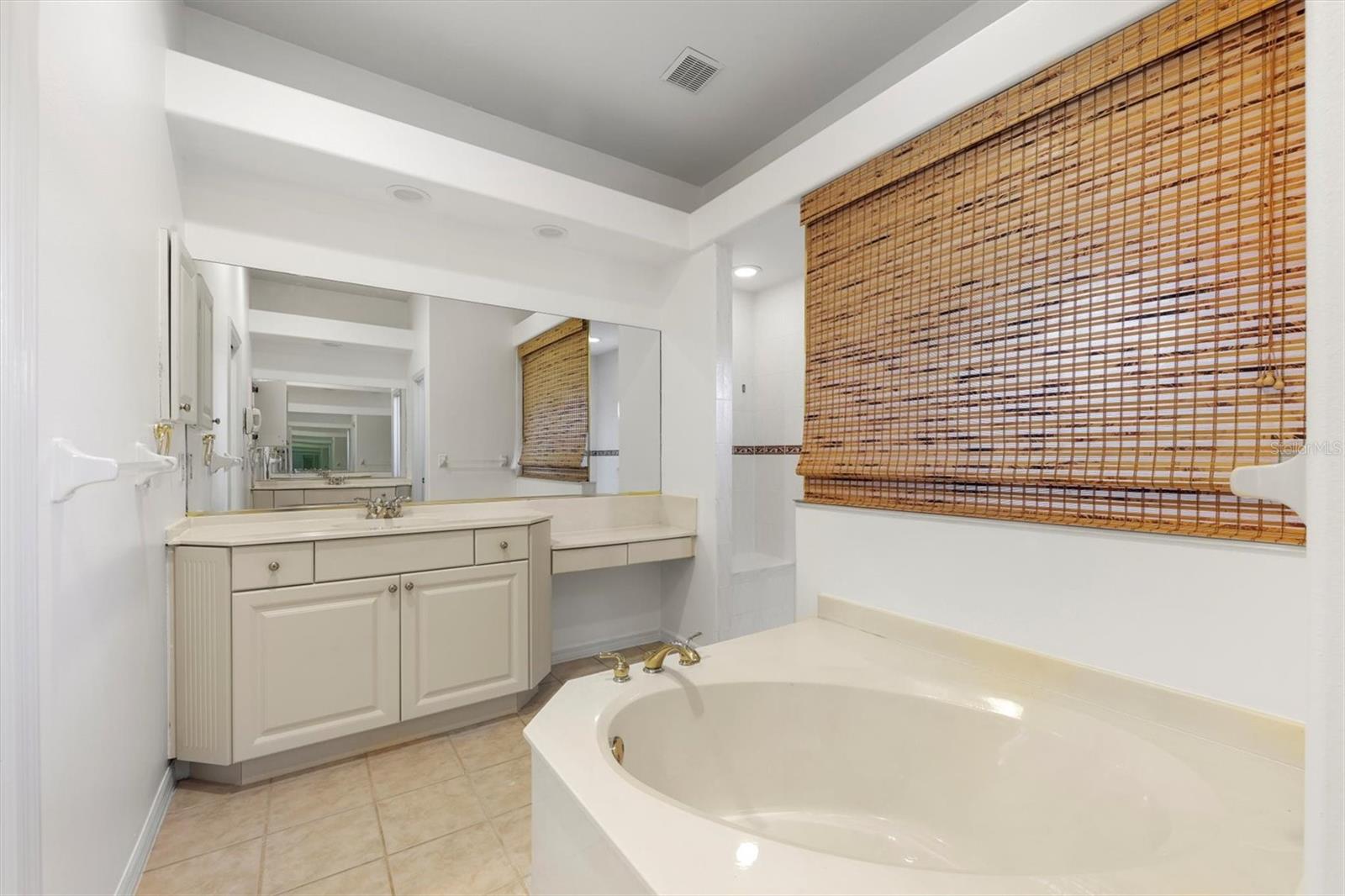 Image 23 of 47 For 4908 Sabal Lake Circle