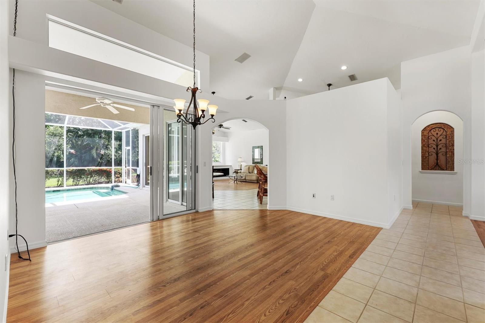 Image 7 of 47 For 4908 Sabal Lake Circle