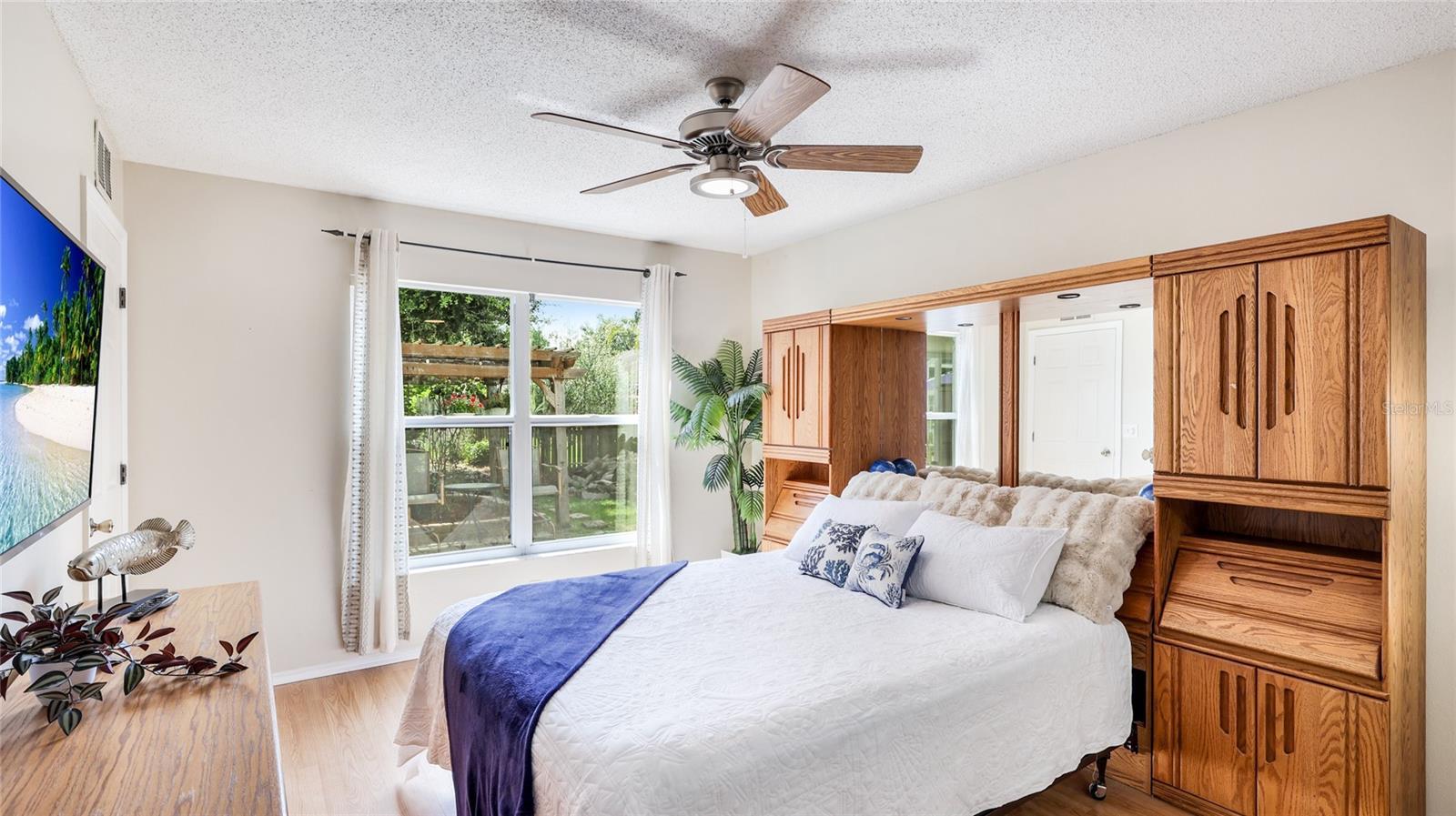 Image 17 of 42 For 319 116th Street E
