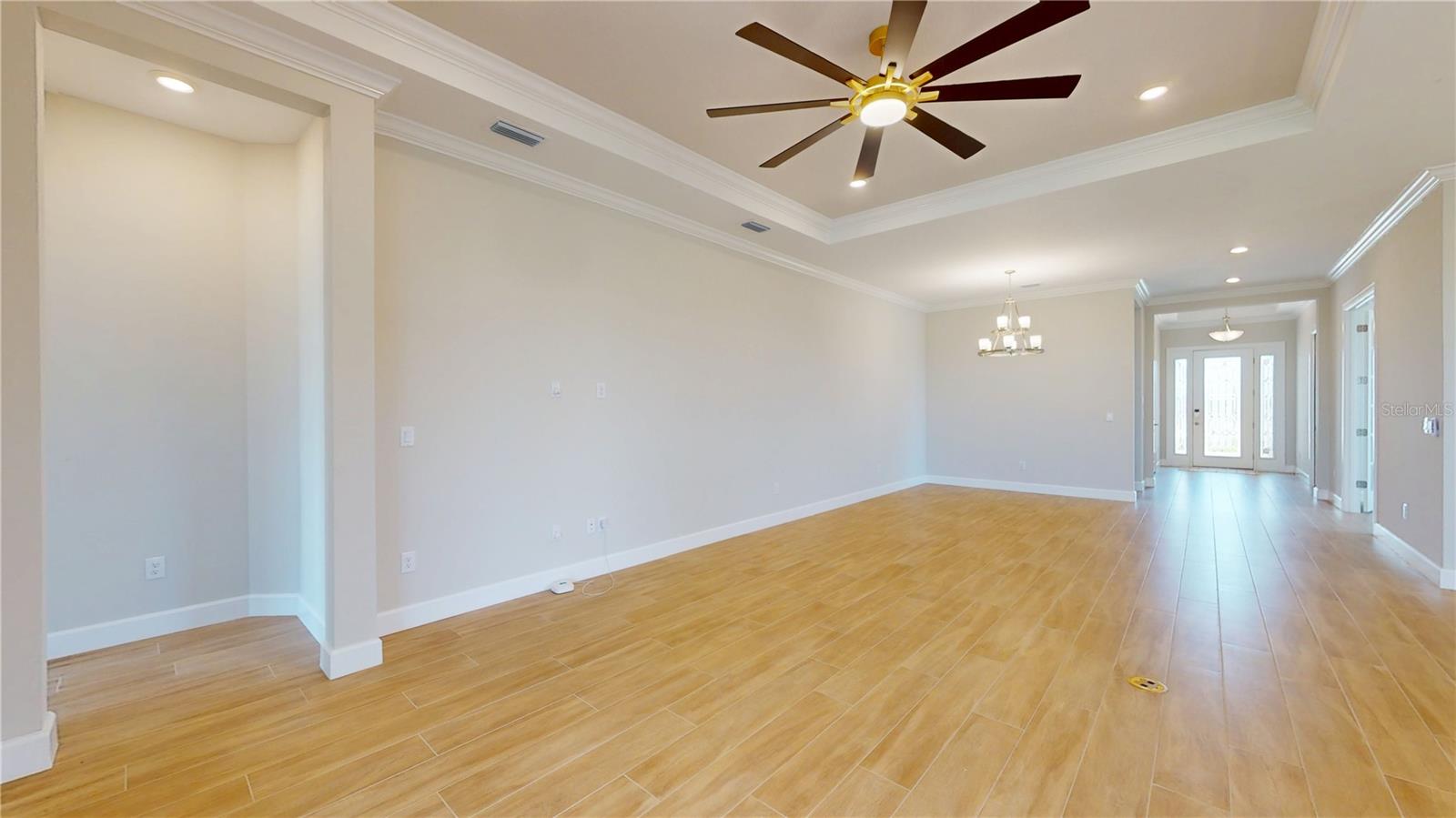 Image 17 of 39 For 16419 Isola Place