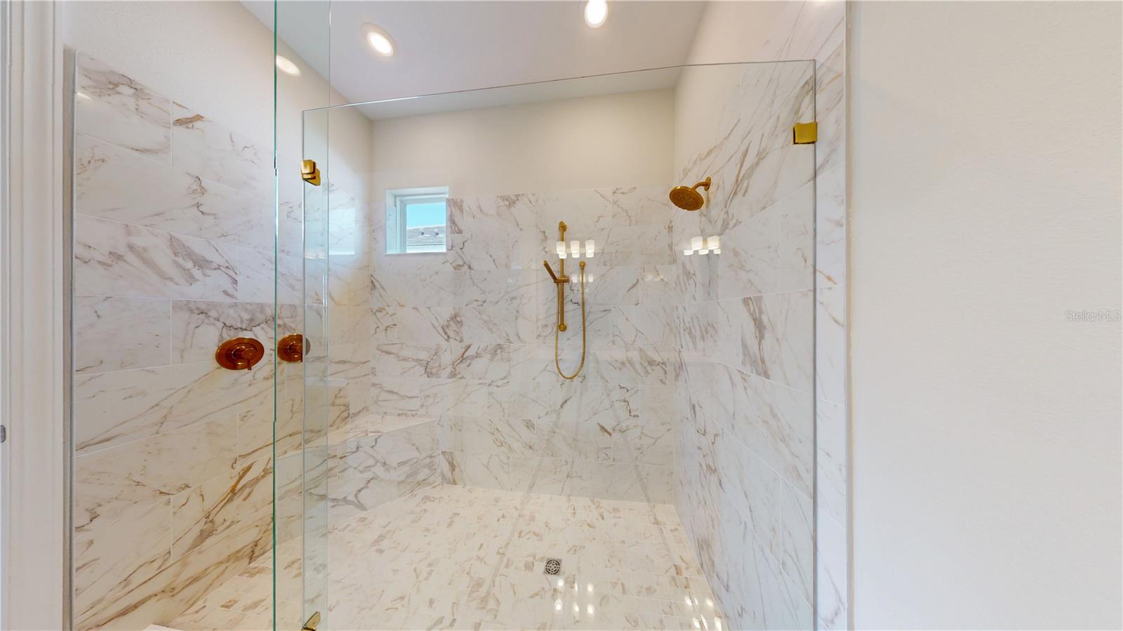 Image 21 of 39 For 16419 Isola Place