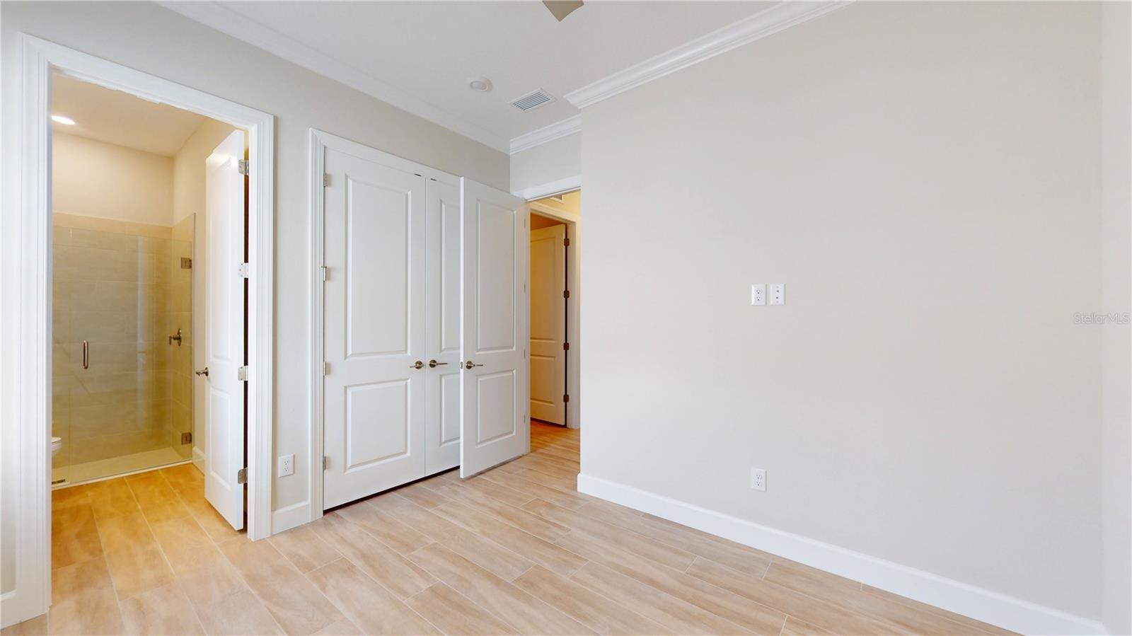 Image 31 of 39 For 16419 Isola Place