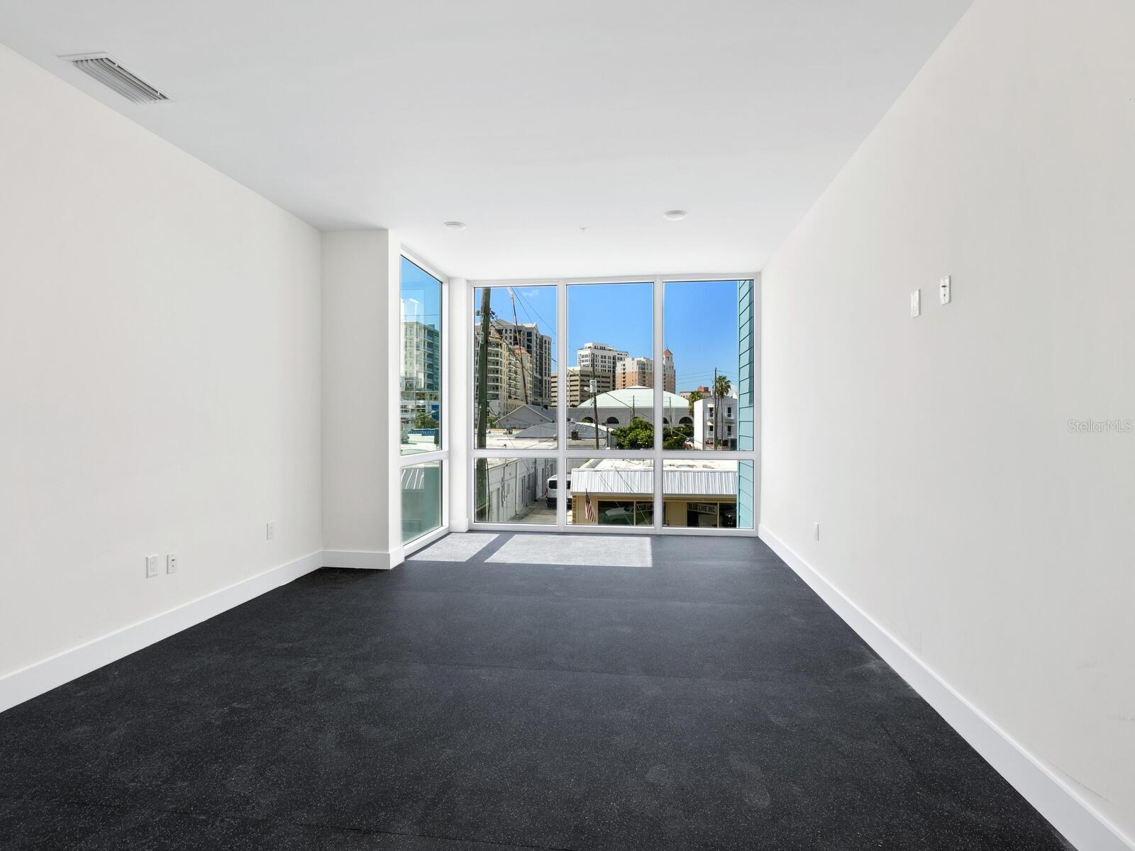 Image 33 of 68 For 1343 4th Street 101