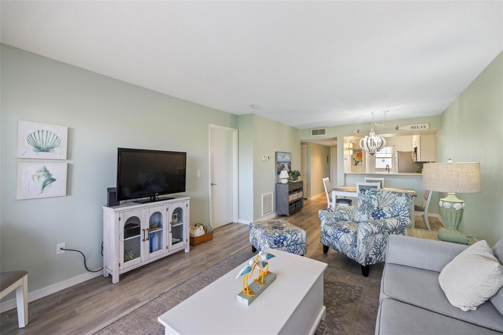 Image 21 of 39 For 408 Cerromar Circle S 130