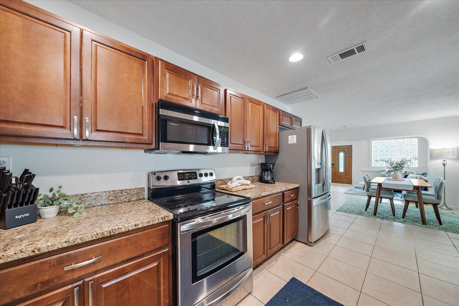 Image 33 of 65 For 2054 Roselawn Street
