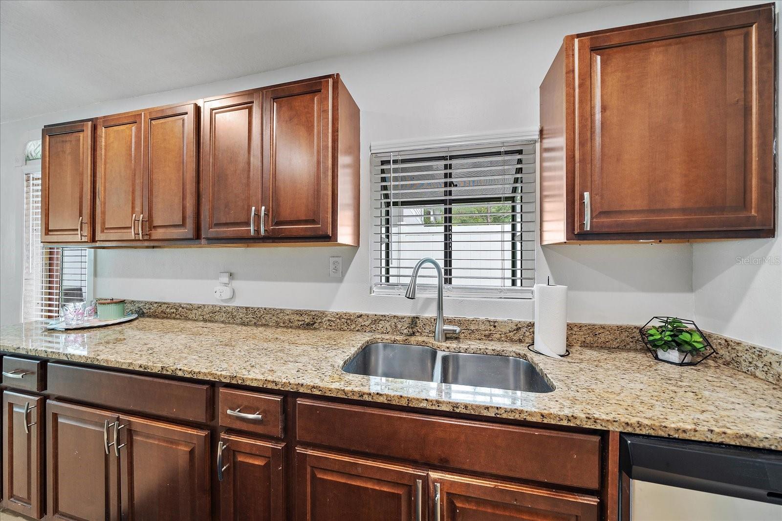 Image 34 of 65 For 2054 Roselawn Street