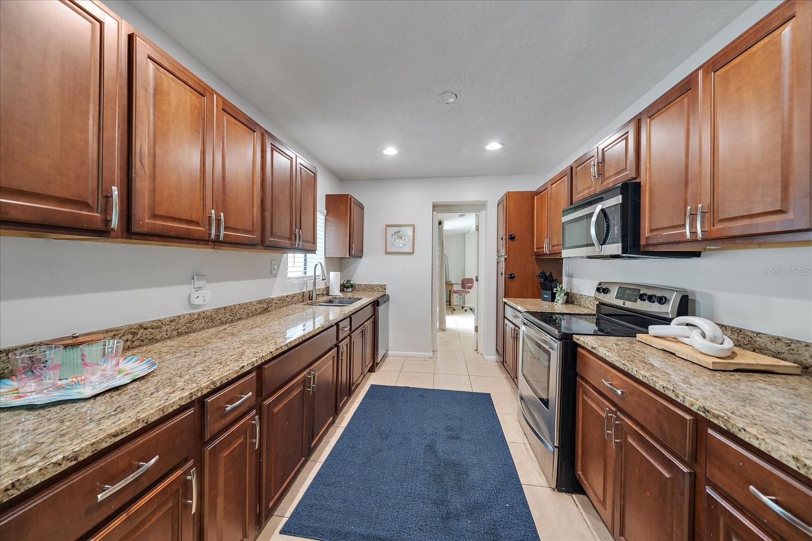 Image 35 of 65 For 2054 Roselawn Street