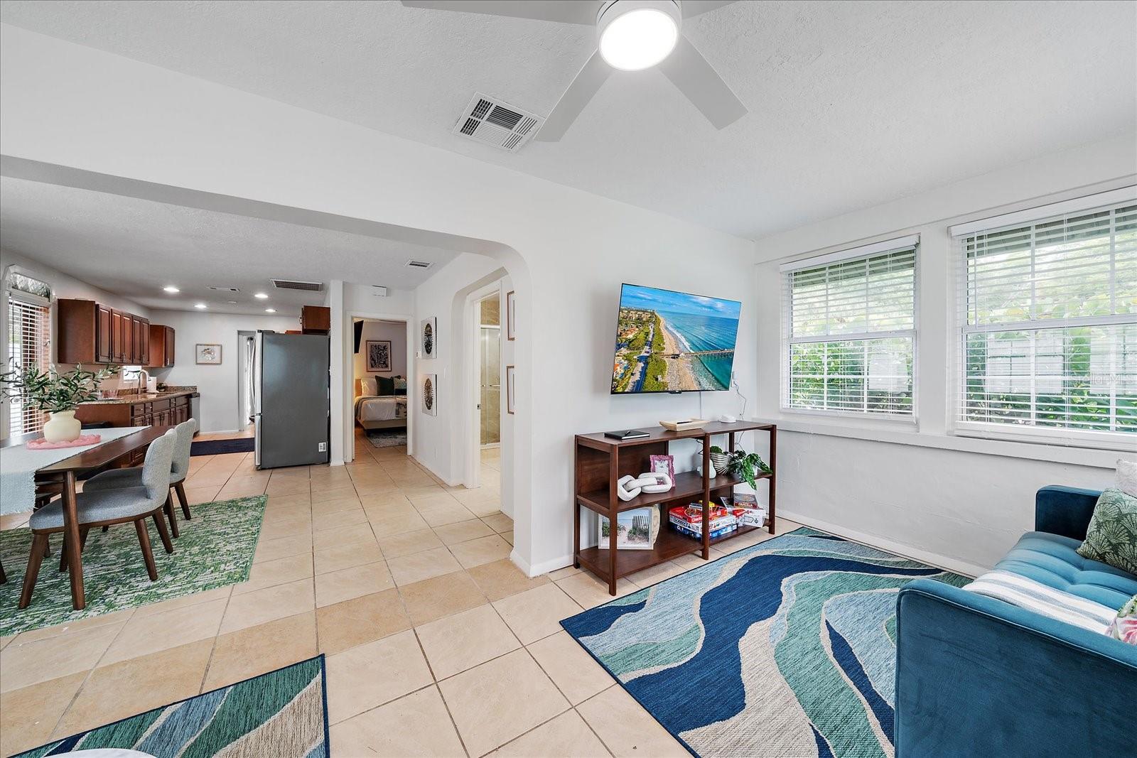 Image 40 of 65 For 2054 Roselawn Street