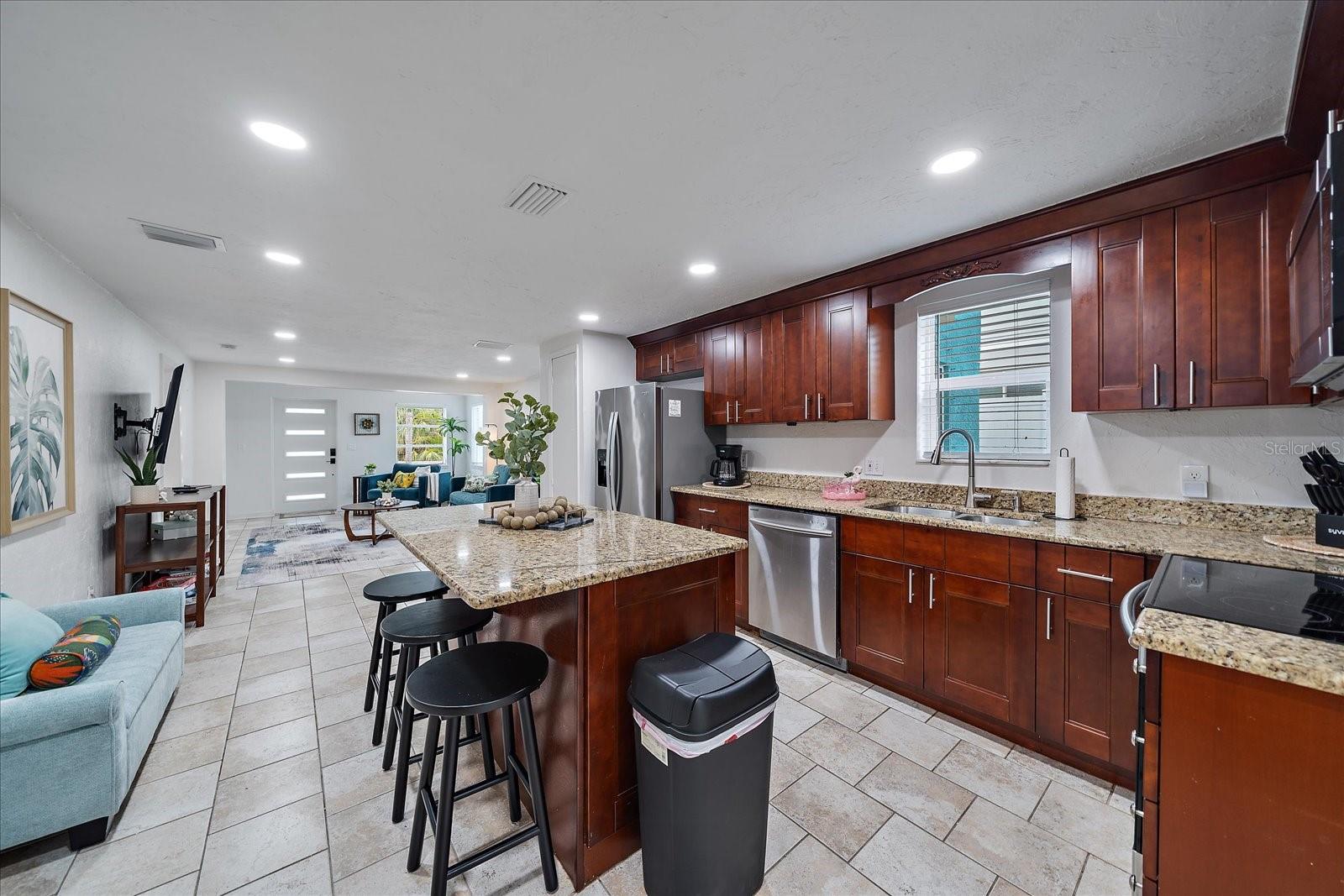 Image 6 of 65 For 2054 Roselawn Street