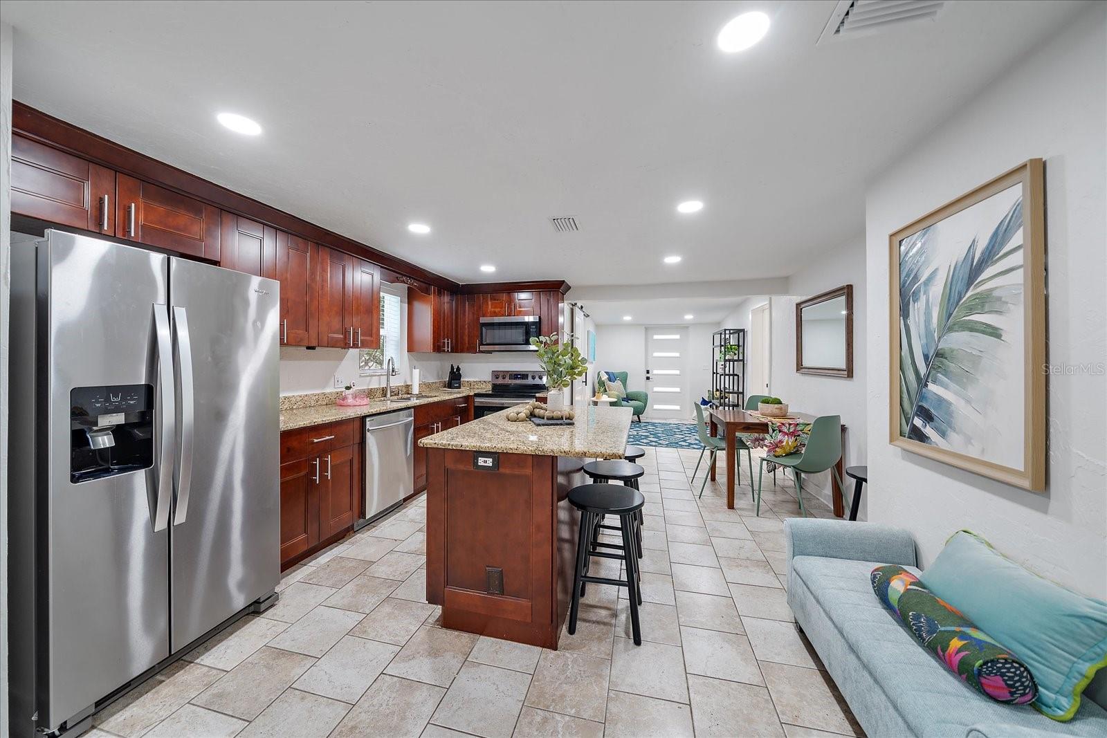 Image 7 of 65 For 2054 Roselawn Street