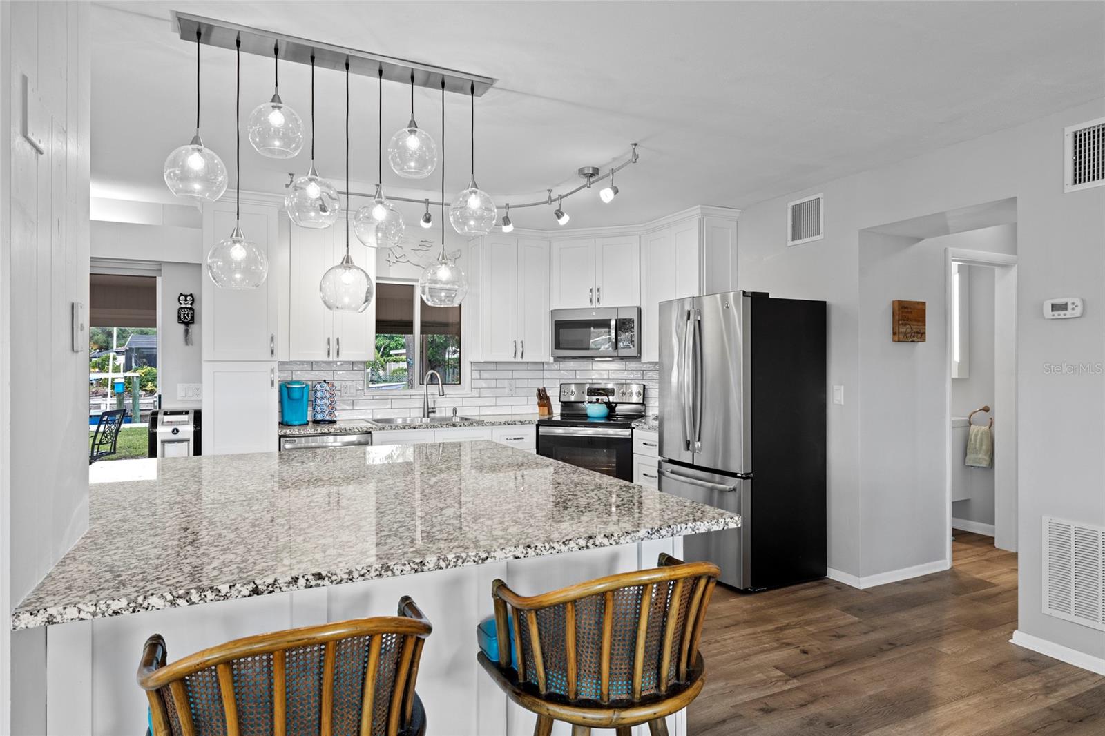 Image 10 of 48 For 804 Poinsettia Avenue