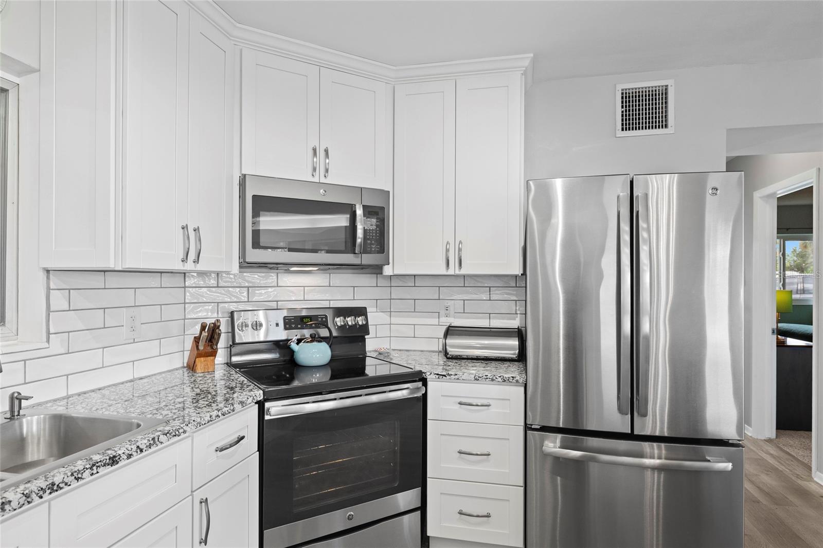 Image 15 of 48 For 804 Poinsettia Avenue