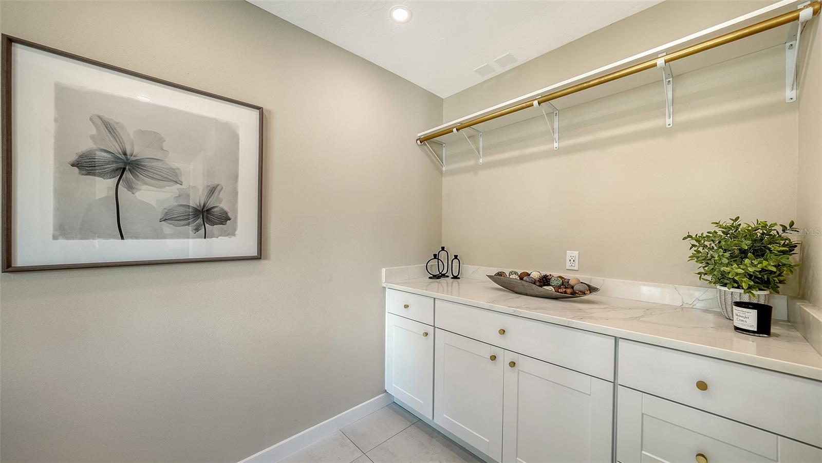 Image 37 of 96 For 5168 Sandy Cove