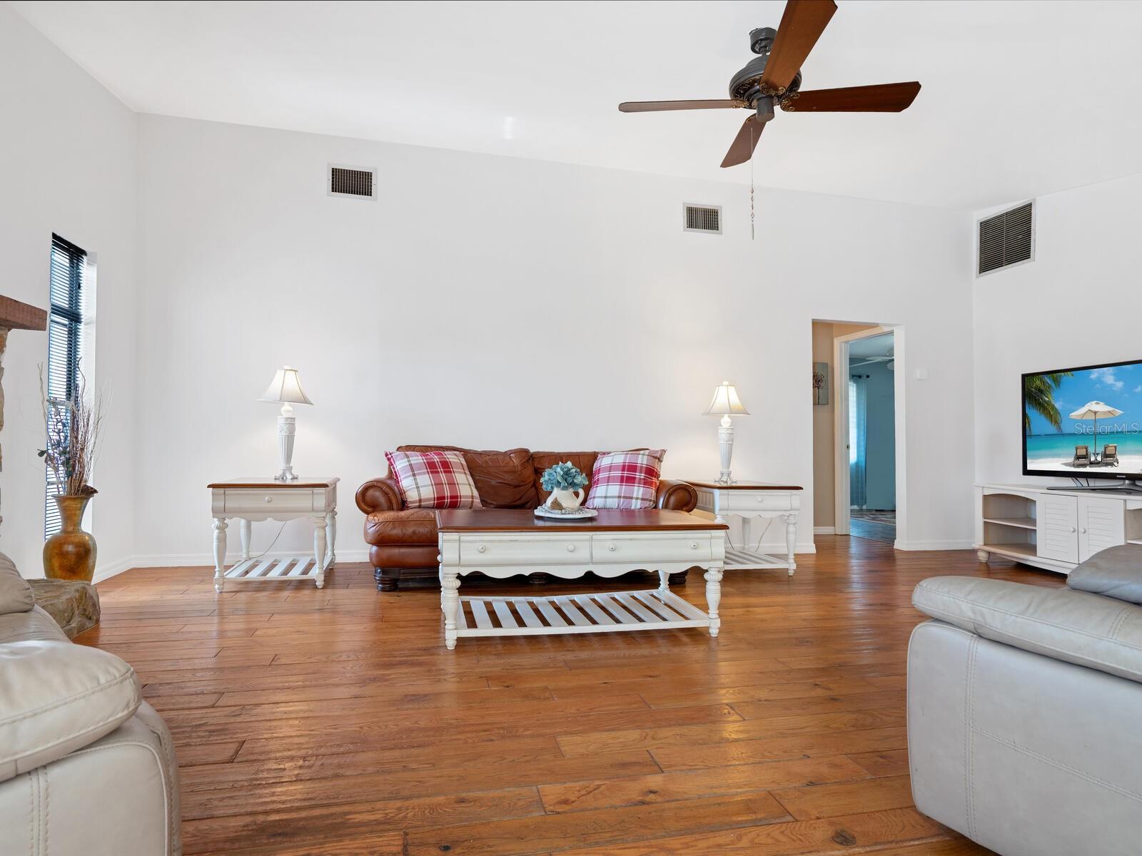 Image 4 of 51 For 2109 39th Street W