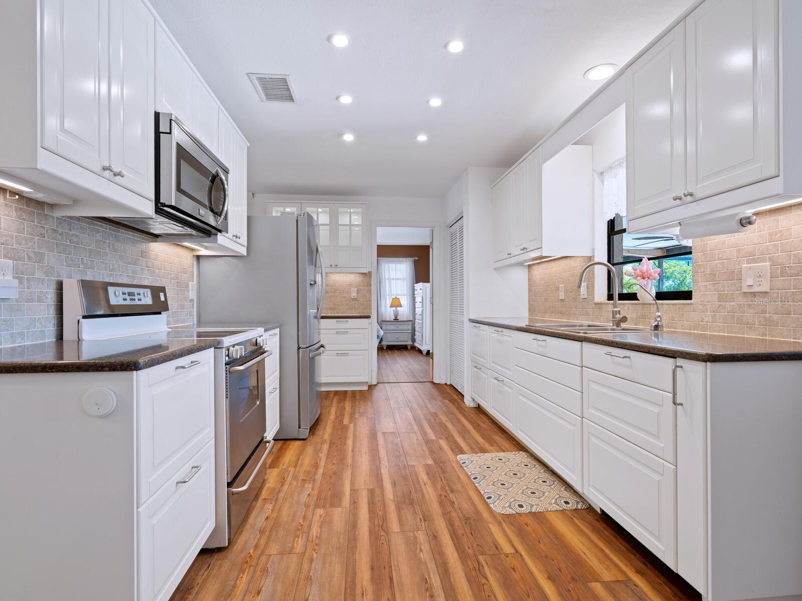 Image 7 of 51 For 2109 39th Street W