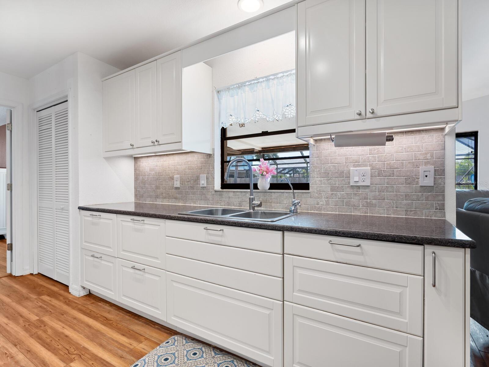Image 8 of 51 For 2109 39th Street W