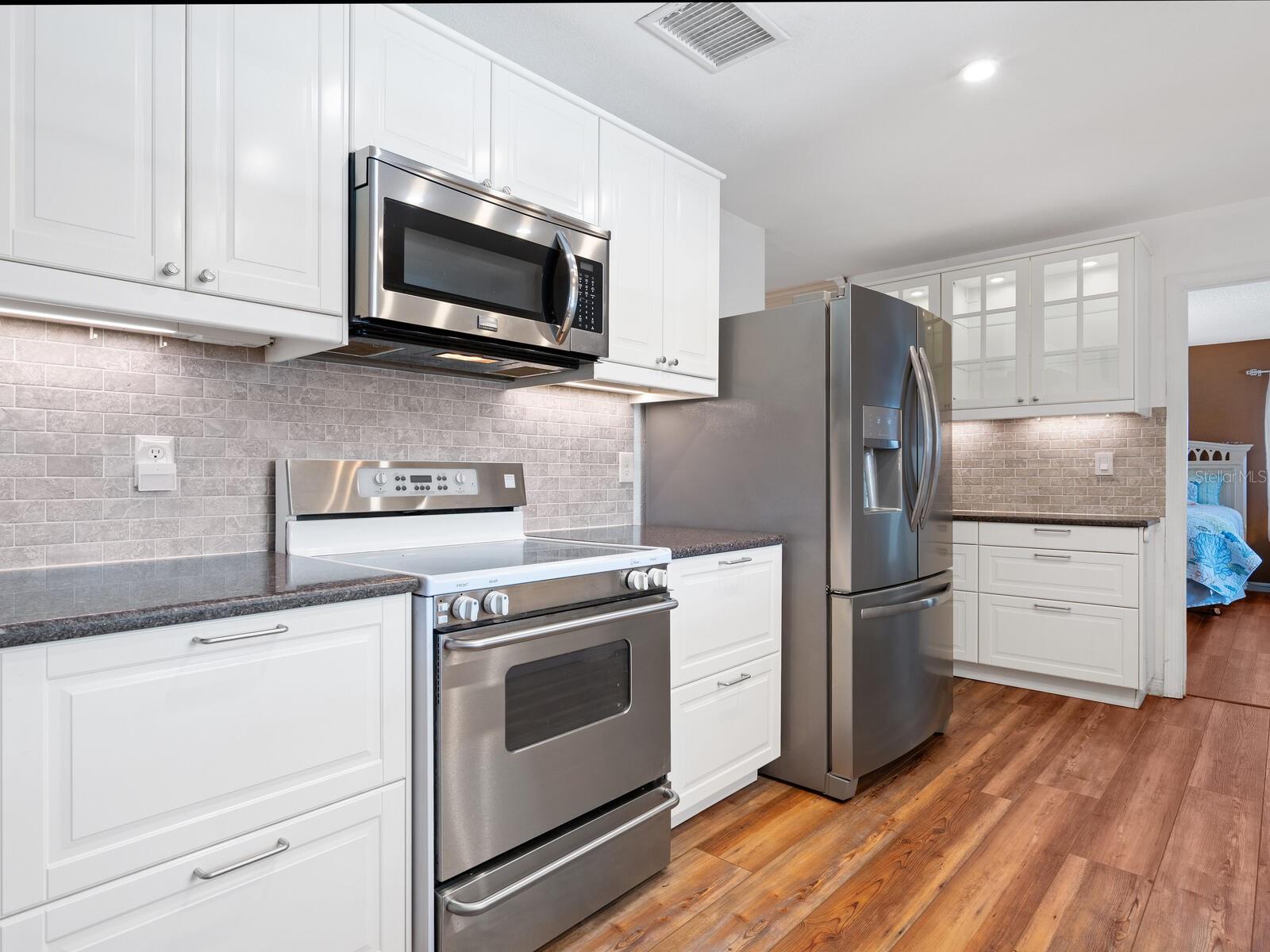 Image 9 of 51 For 2109 39th Street W