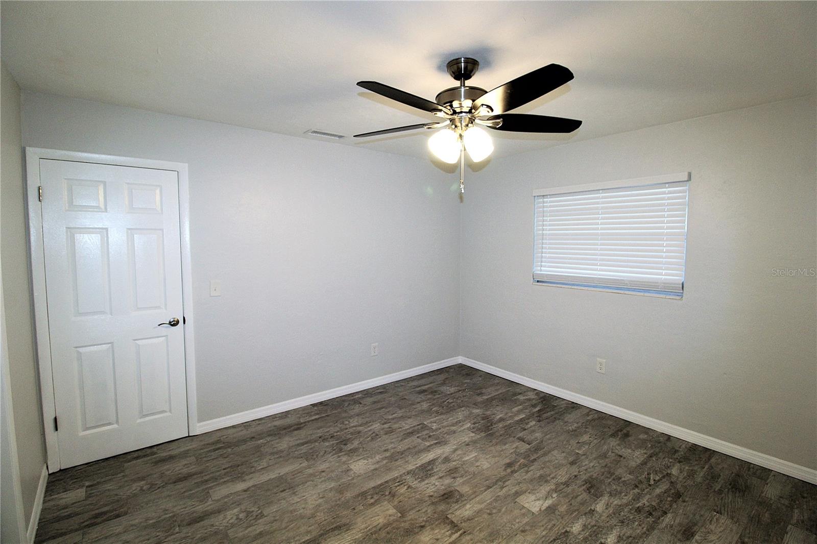 Image 4 of 7 For 6329 Gateway Avenue