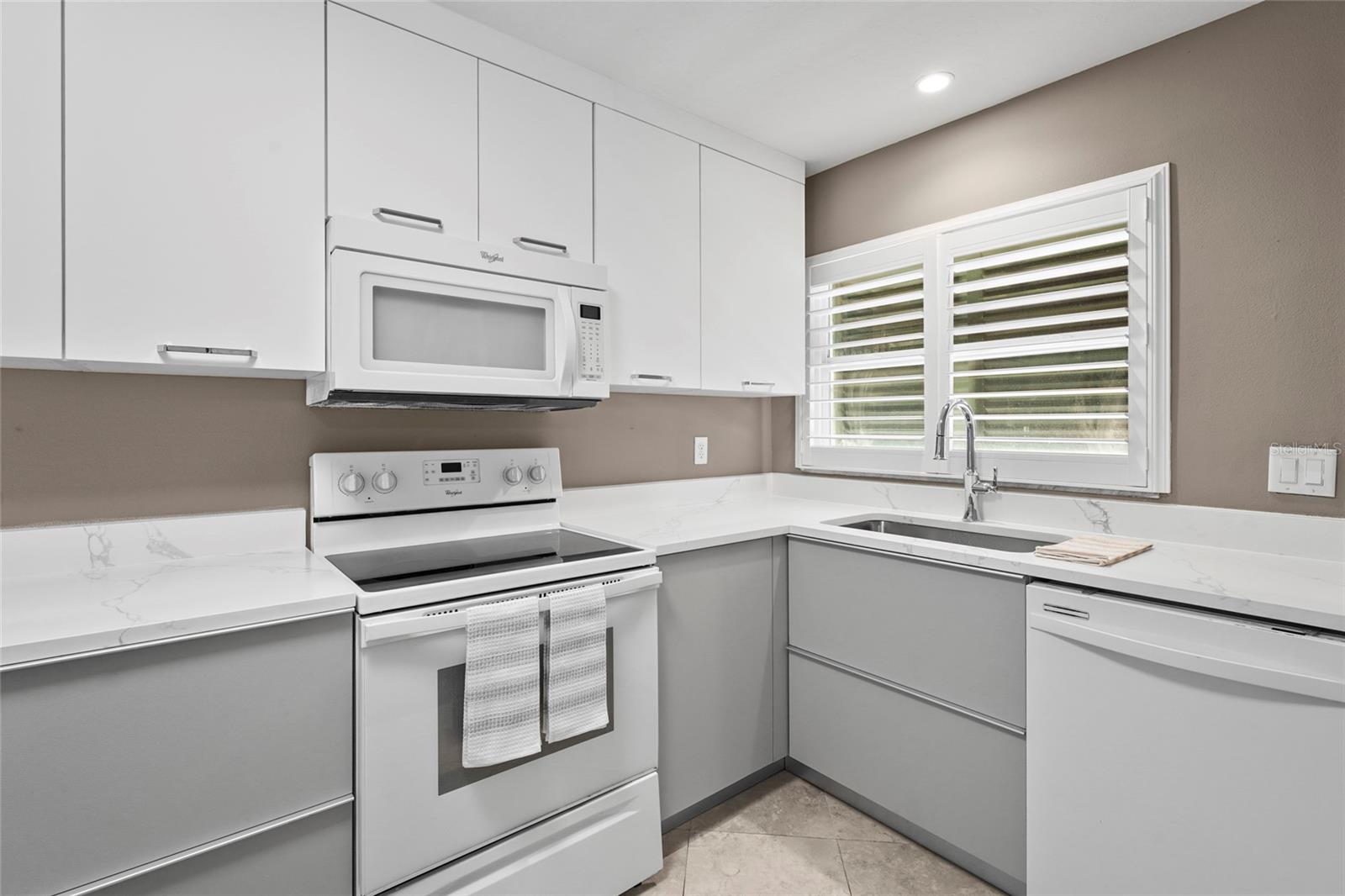 Image 19 of 72 For 4660 Ocean Boulevard Q1