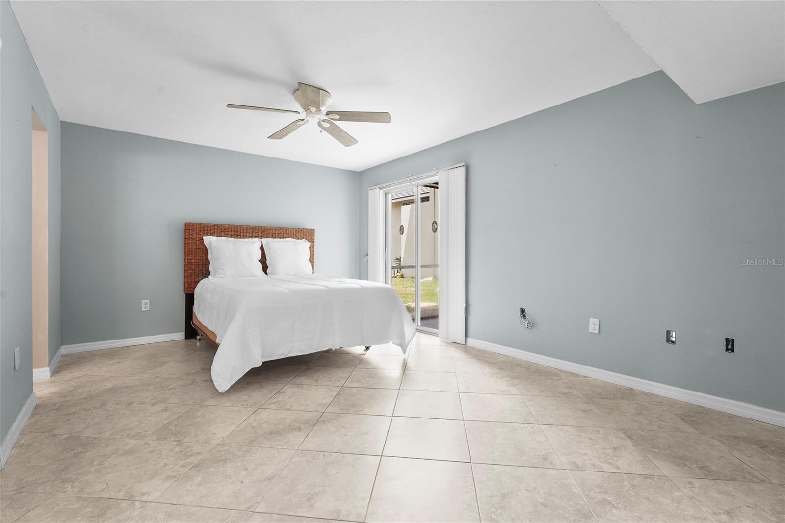 Image 22 of 72 For 4660 Ocean Boulevard Q1
