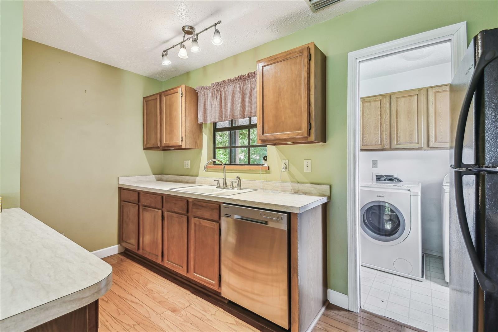 Listing photo id 8 for 1611 Wagonwheel Road