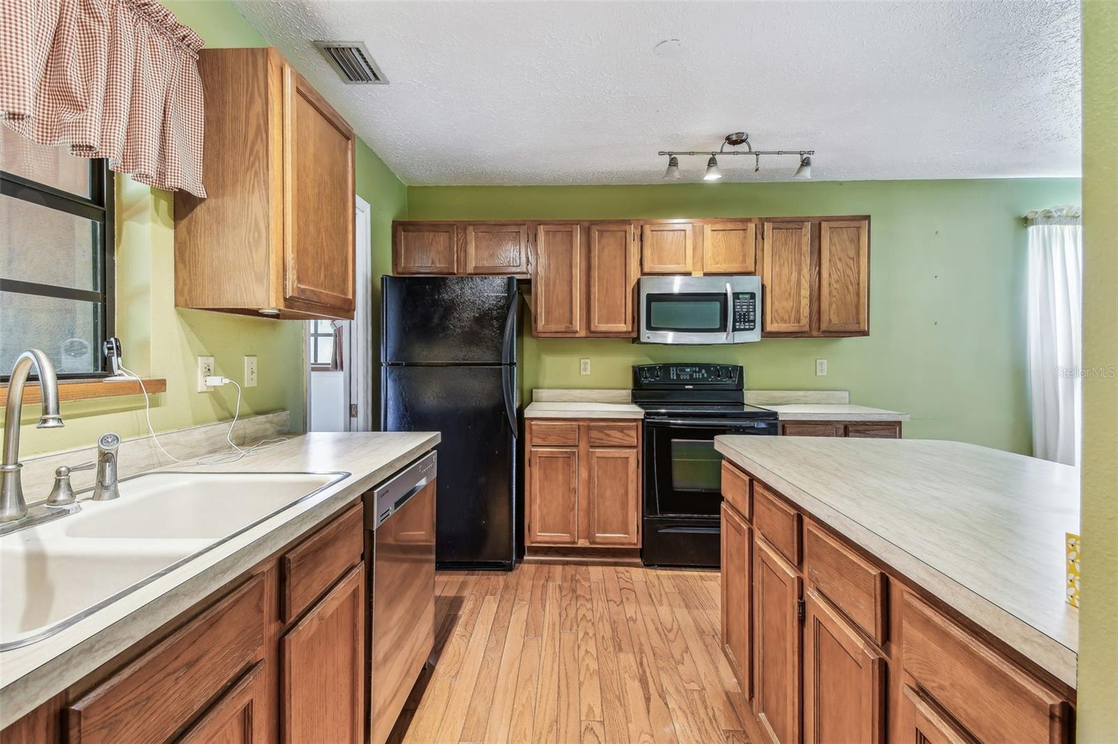 Listing photo id 10 for 1611 Wagonwheel Road