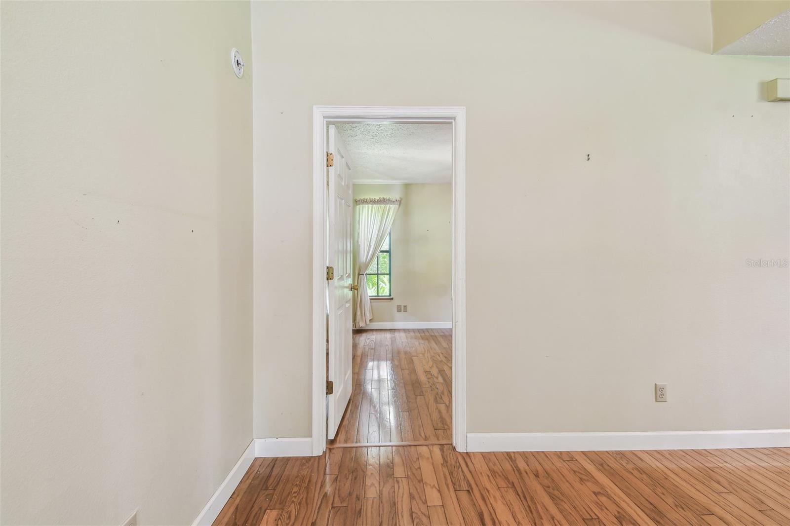 Listing photo id 13 for 1611 Wagonwheel Road
