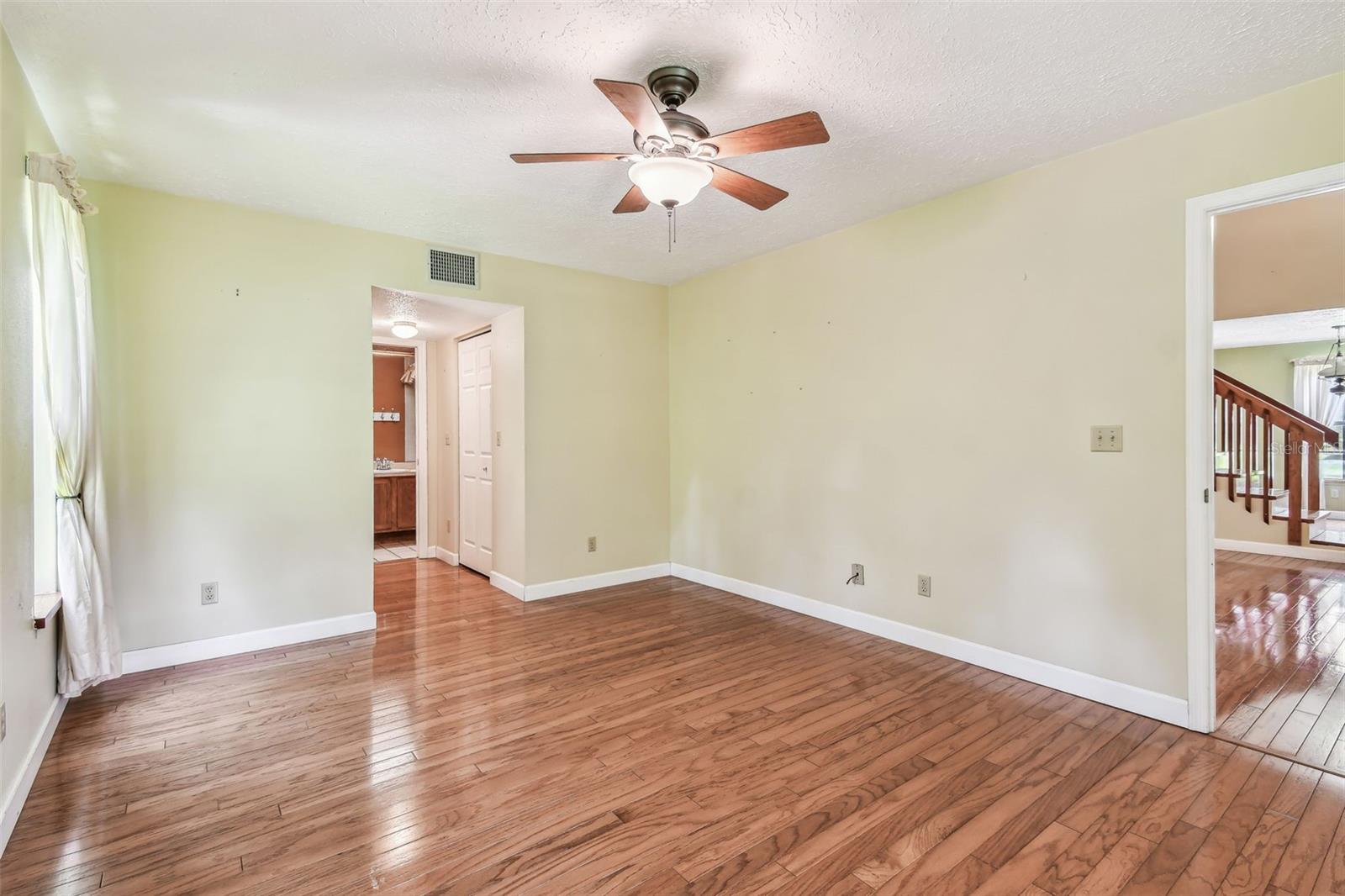 Listing photo id 15 for 1611 Wagonwheel Road