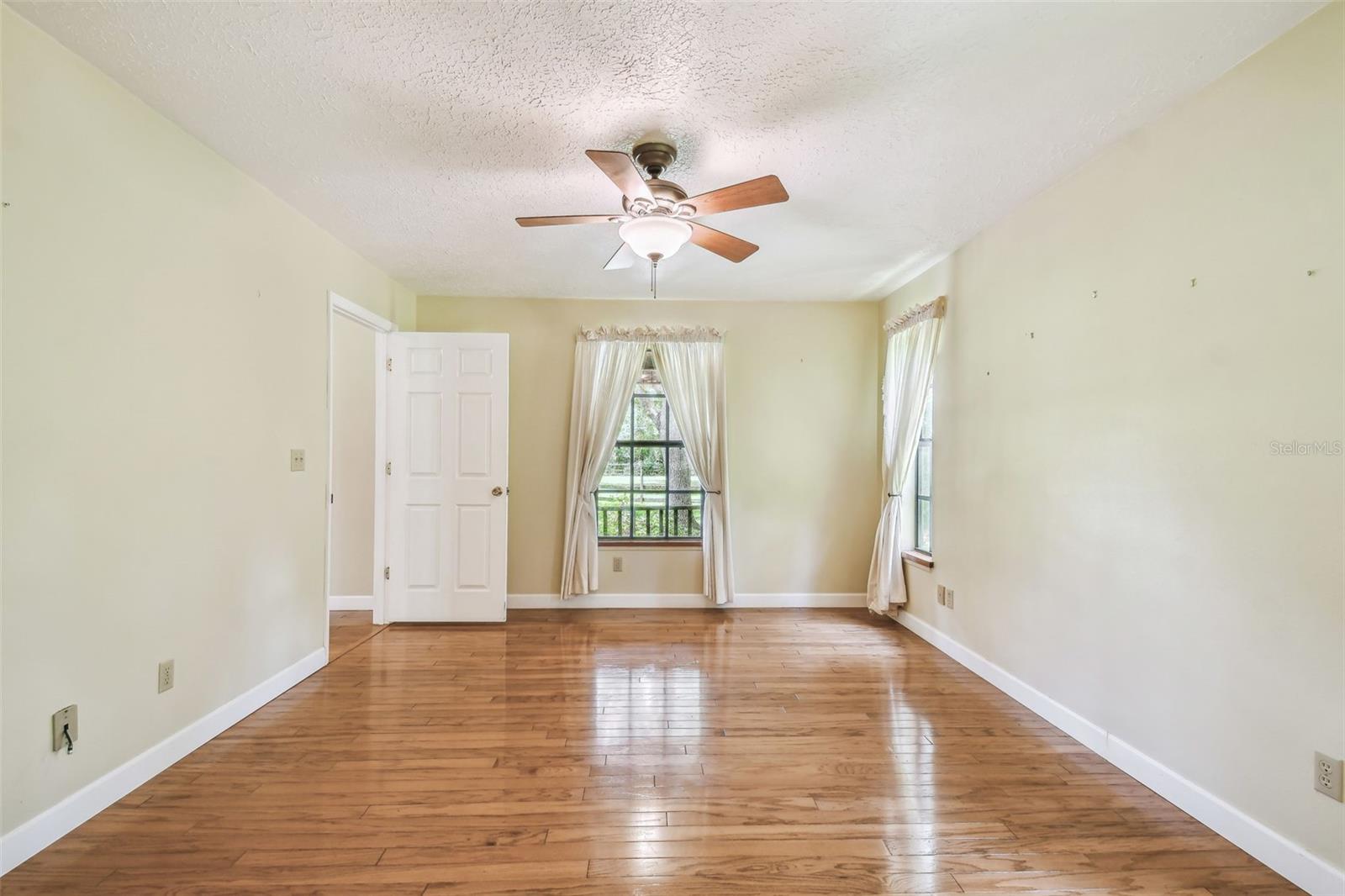 Listing photo id 16 for 1611 Wagonwheel Road