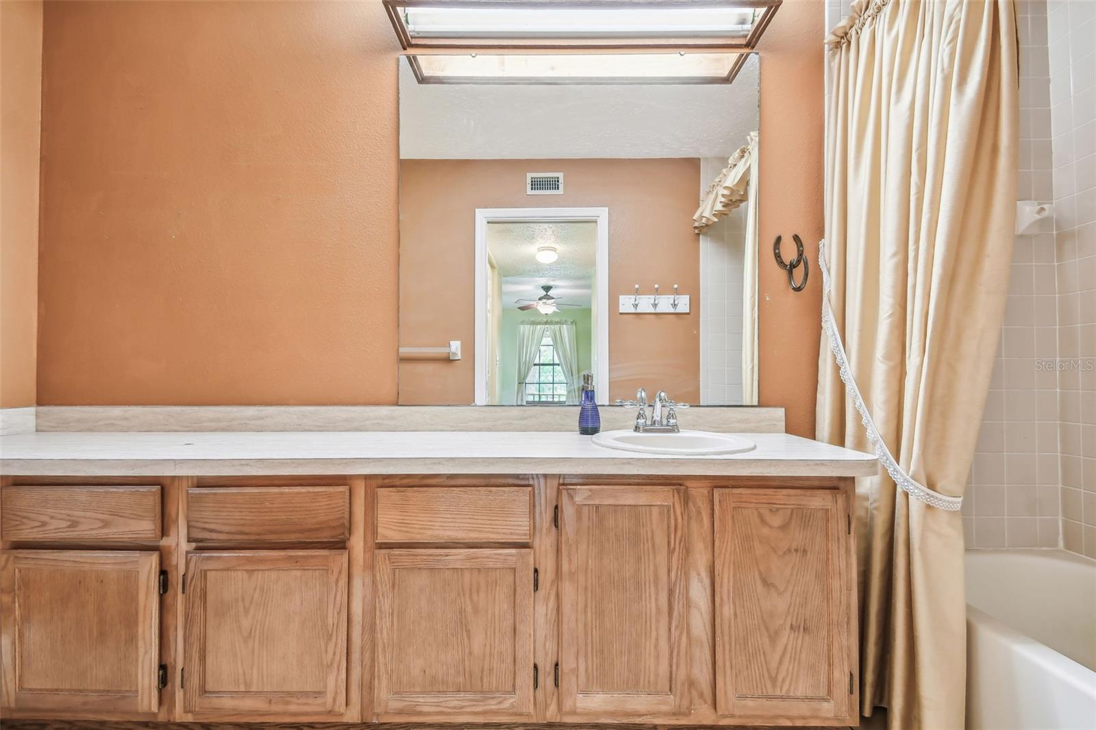 Listing photo id 18 for 1611 Wagonwheel Road