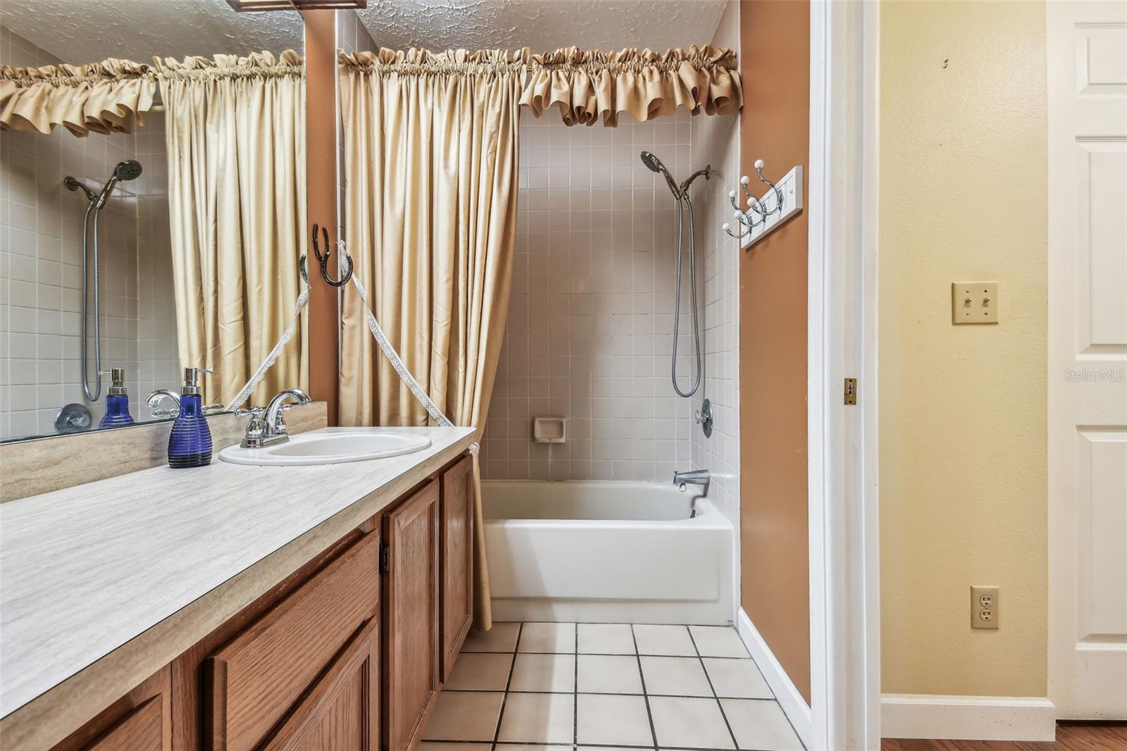 Listing photo id 20 for 1611 Wagonwheel Road
