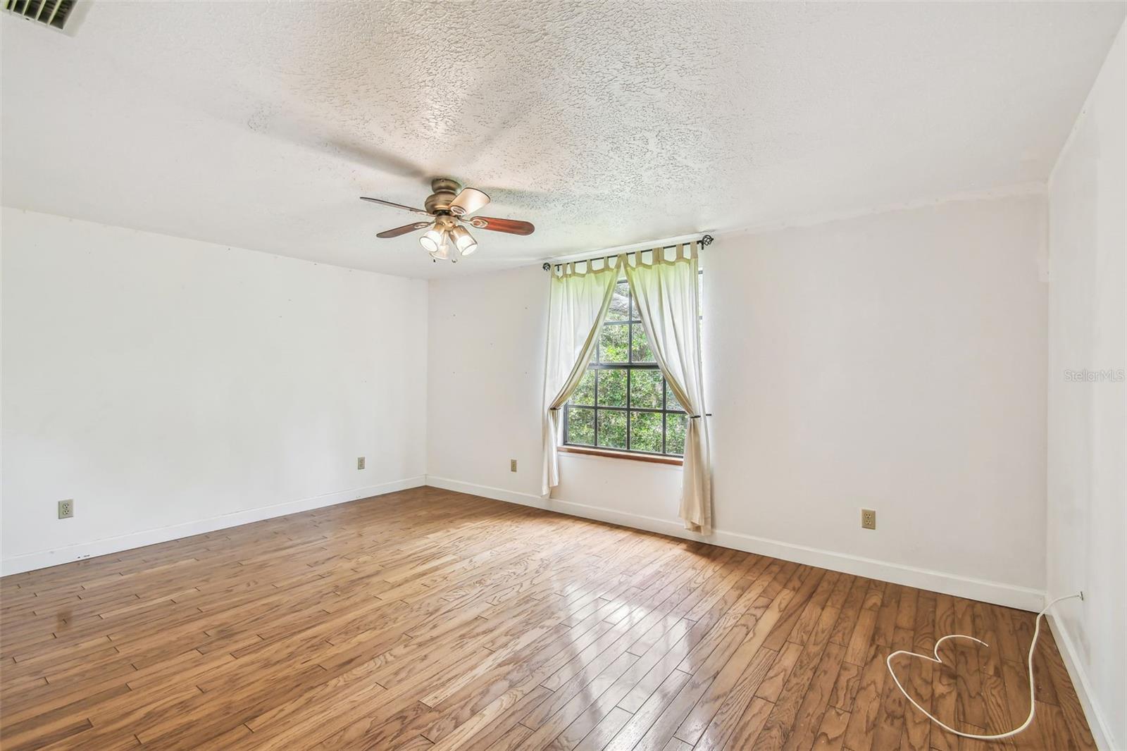 Listing photo id 25 for 1611 Wagonwheel Road