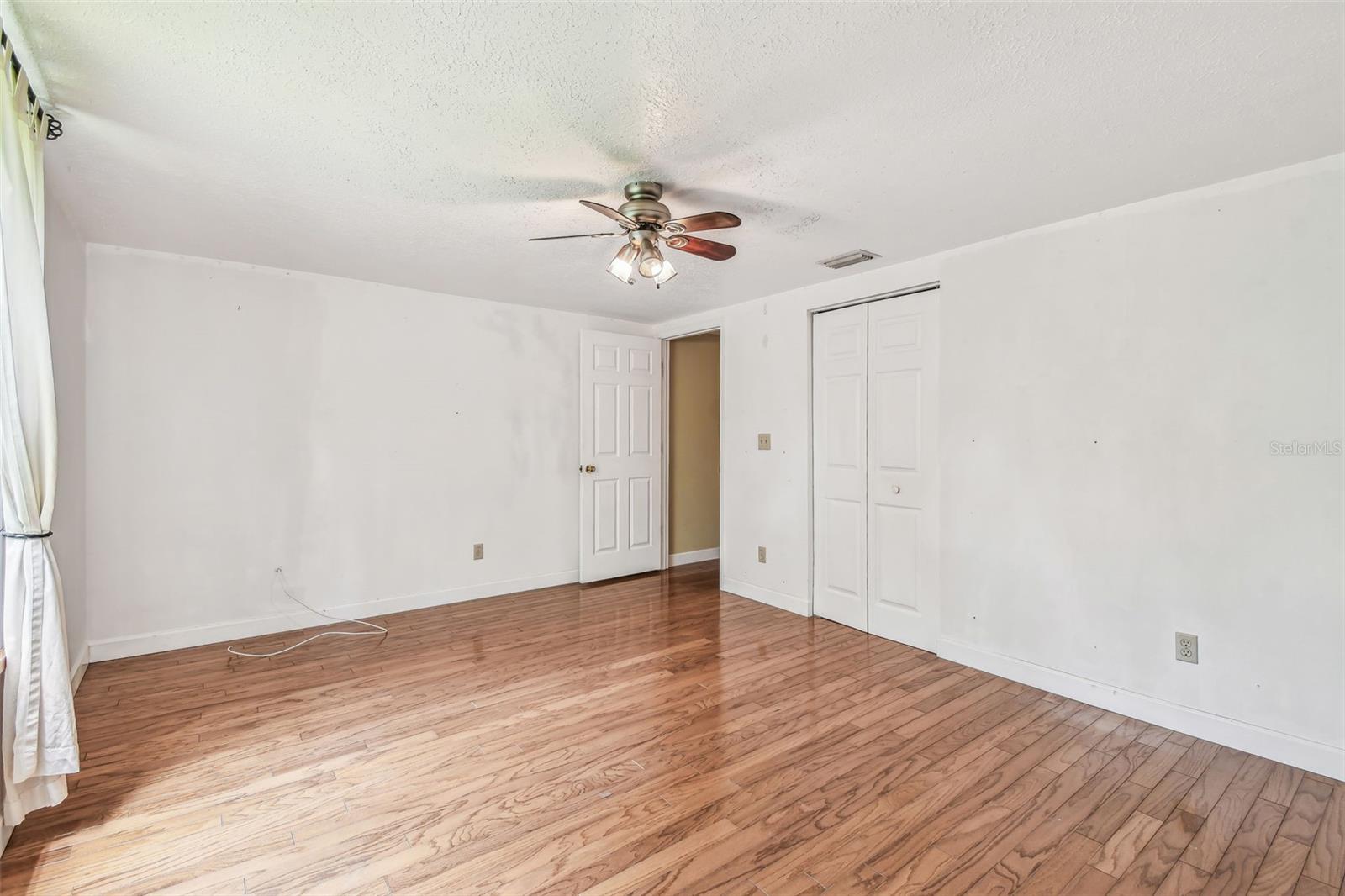 Listing photo id 27 for 1611 Wagonwheel Road