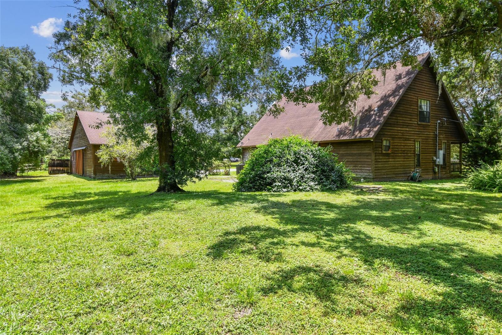 Listing photo id 1 for 1611 Wagonwheel Road