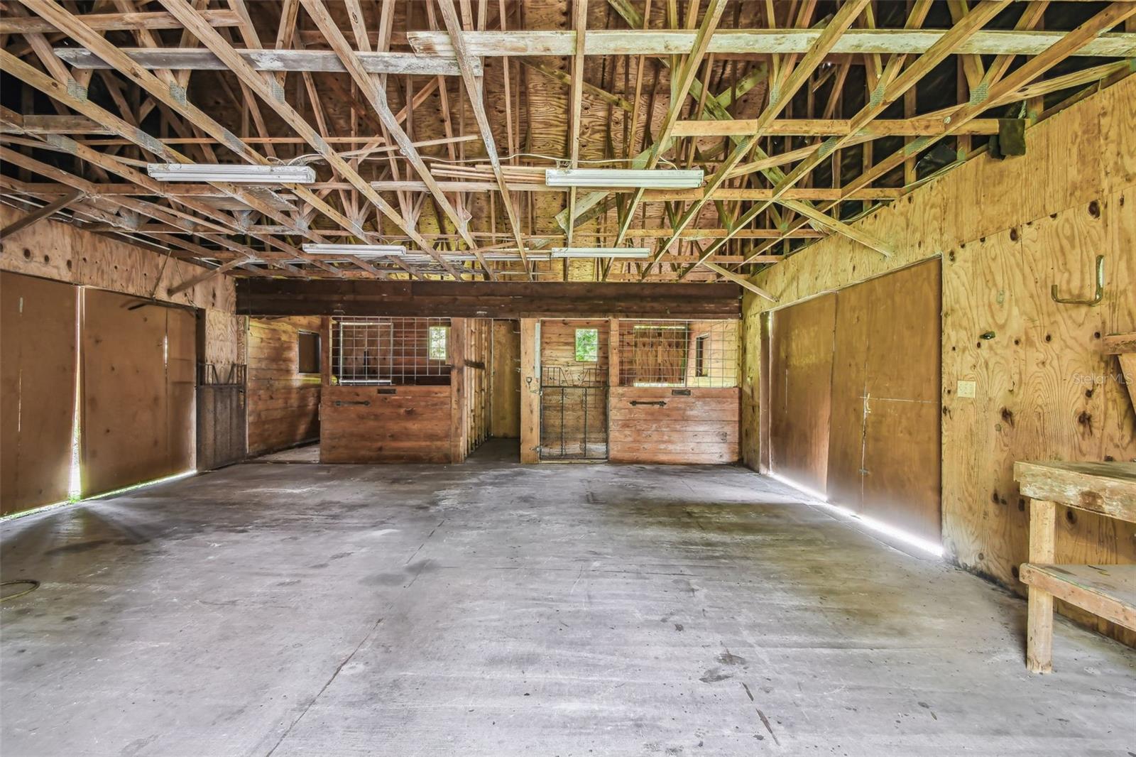 Listing photo id 32 for 1611 Wagonwheel Road