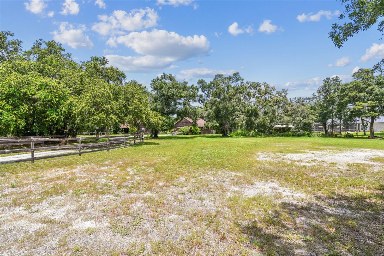 Listing photo id 33 for 1611 Wagonwheel Road