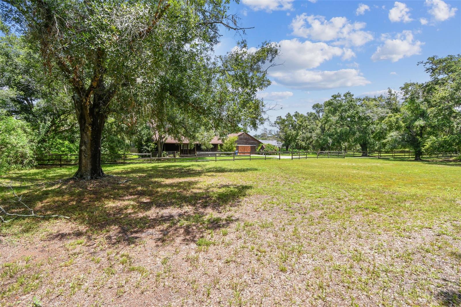 Listing photo id 35 for 1611 Wagonwheel Road