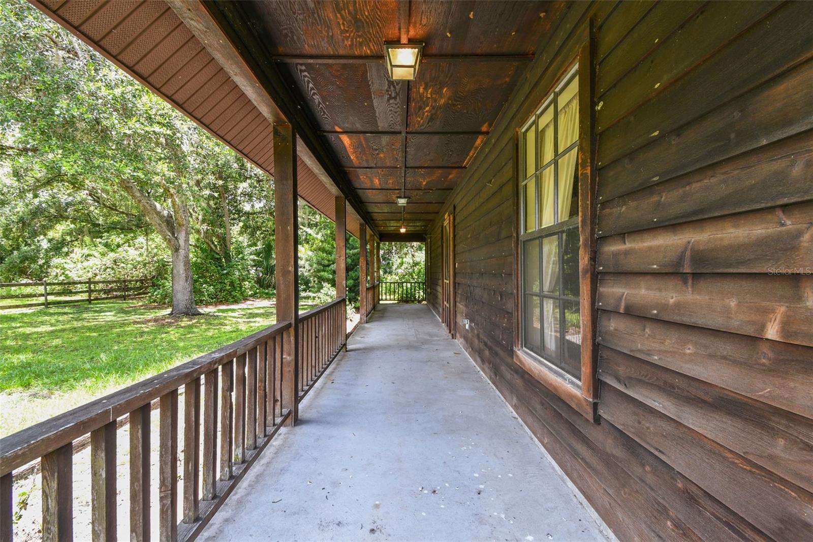 Listing photo id 2 for 1611 Wagonwheel Road