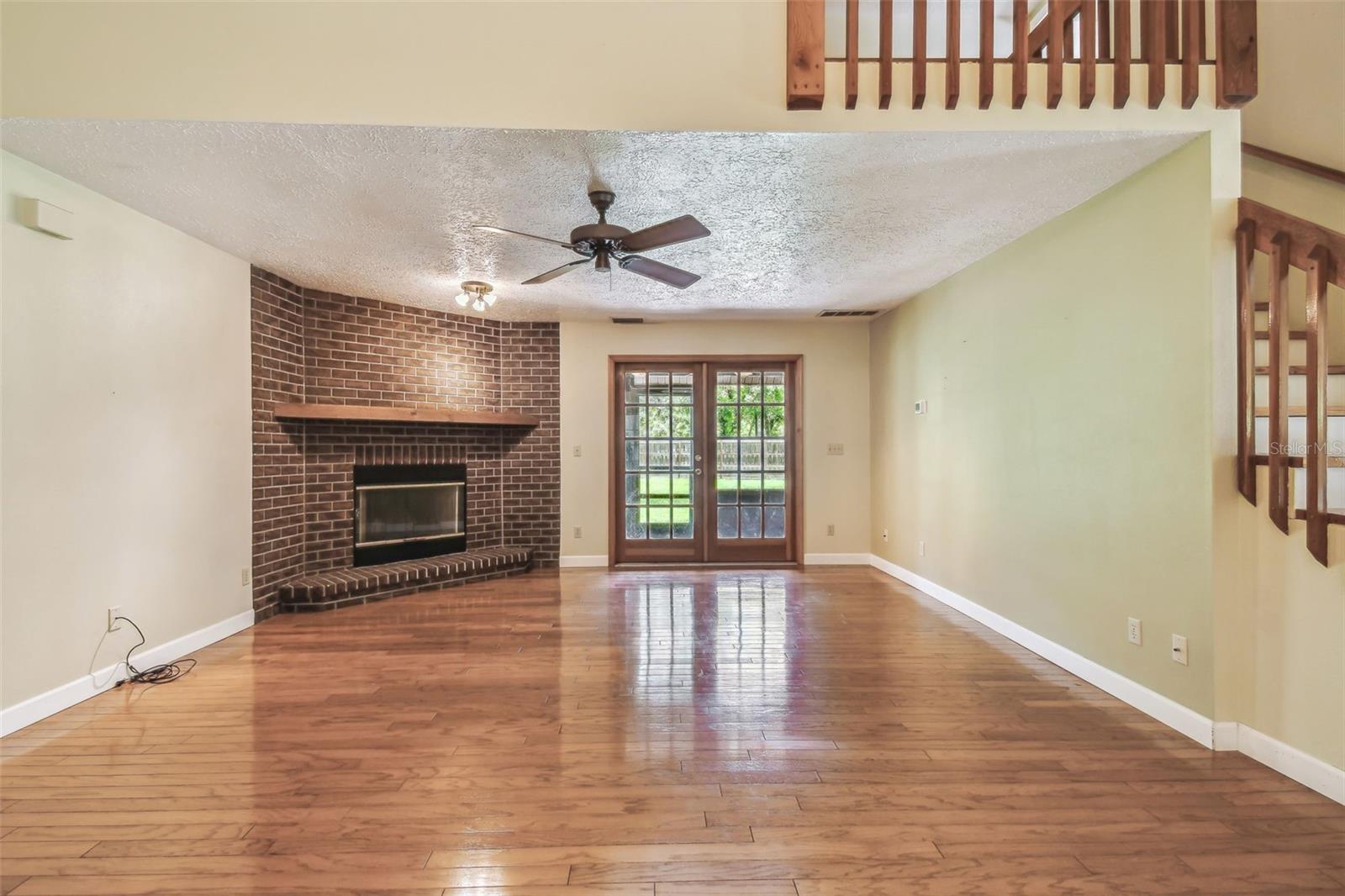Listing photo id 5 for 1611 Wagonwheel Road