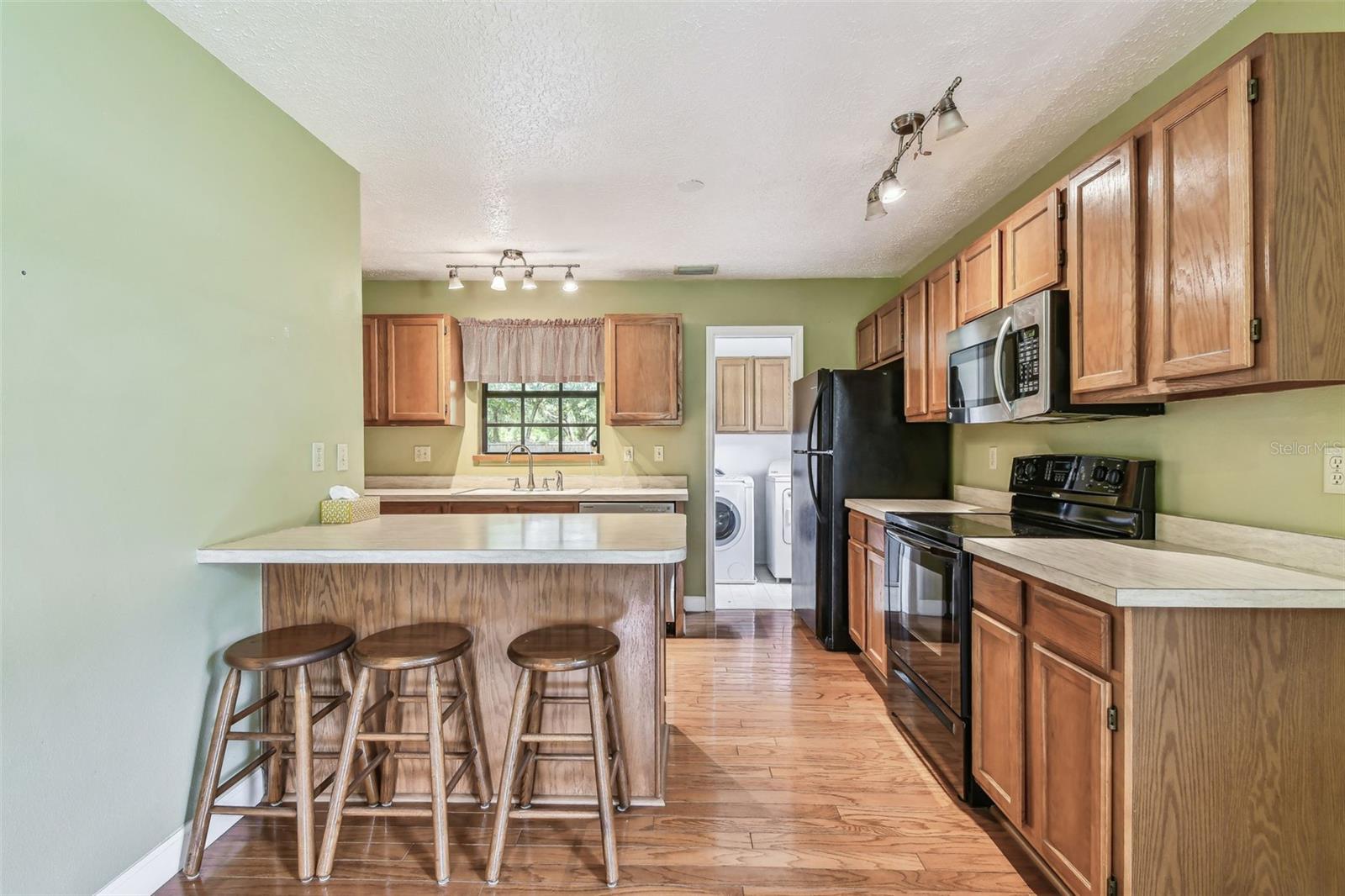 Listing photo id 7 for 1611 Wagonwheel Road