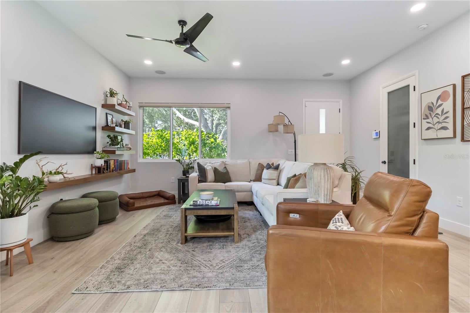 Image 8 of 41 For 3835 1st Avenue N