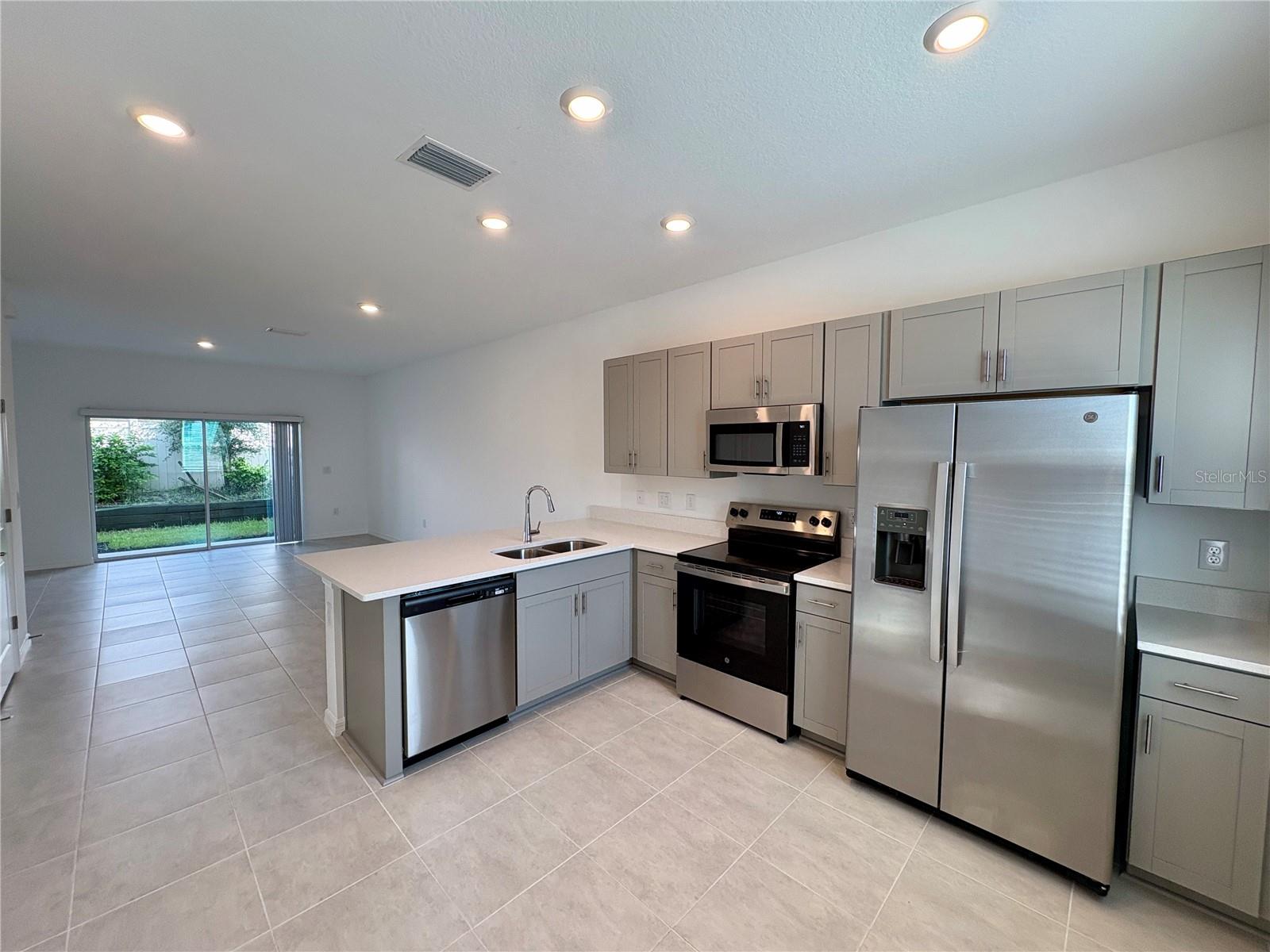 Image 5 of 23 For 8584 Daybreak Street