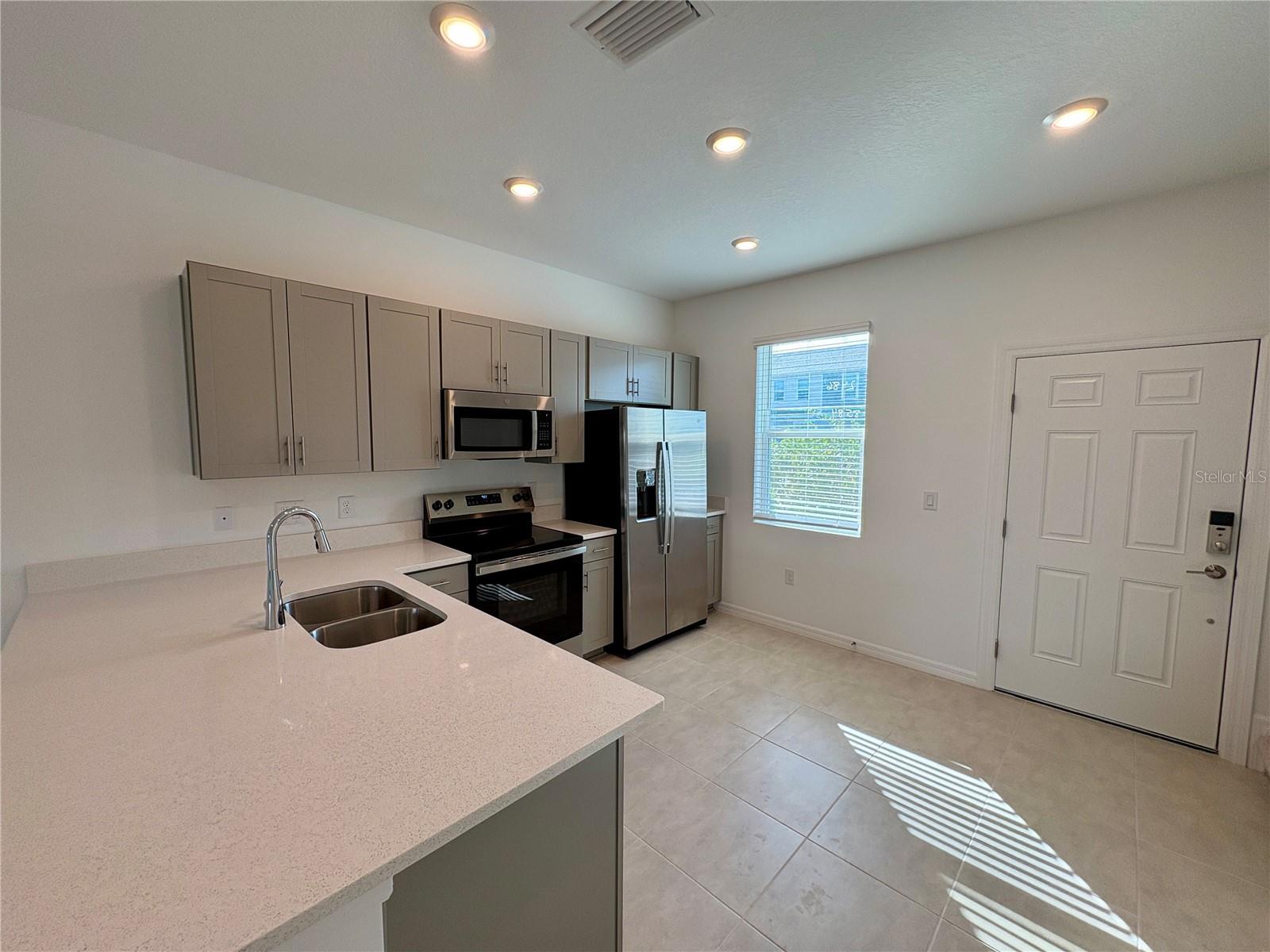Image 7 of 23 For 8584 Daybreak Street