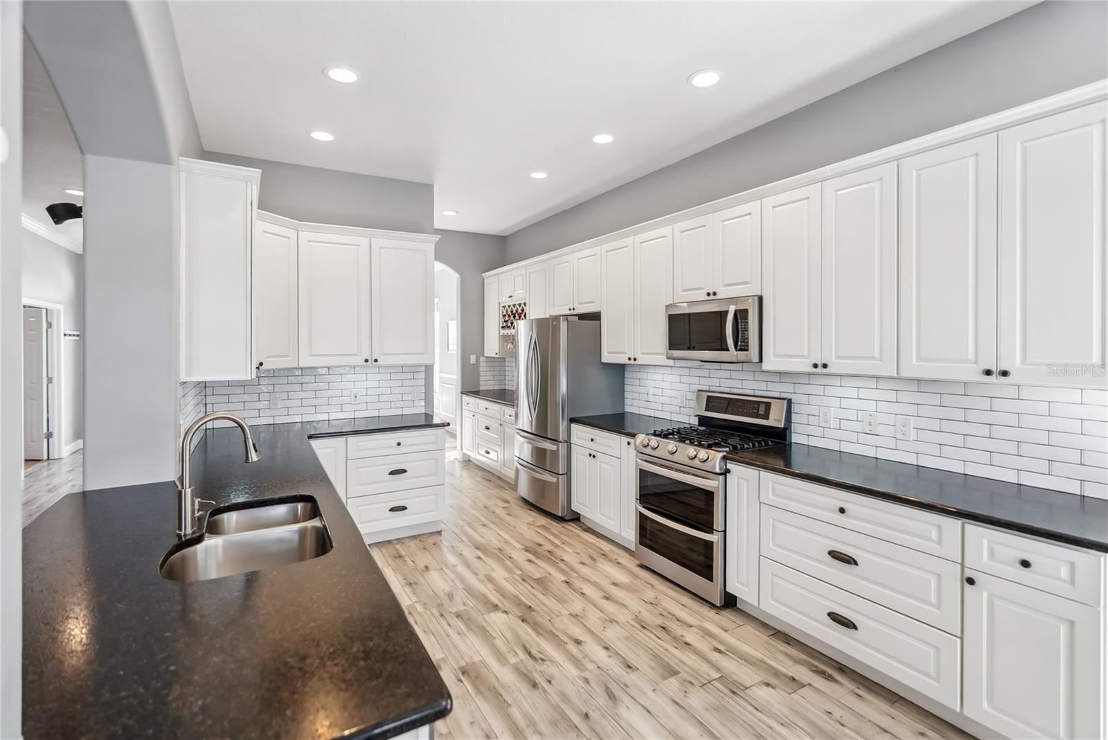 Image 8 of 46 For 428 Islebay Drive