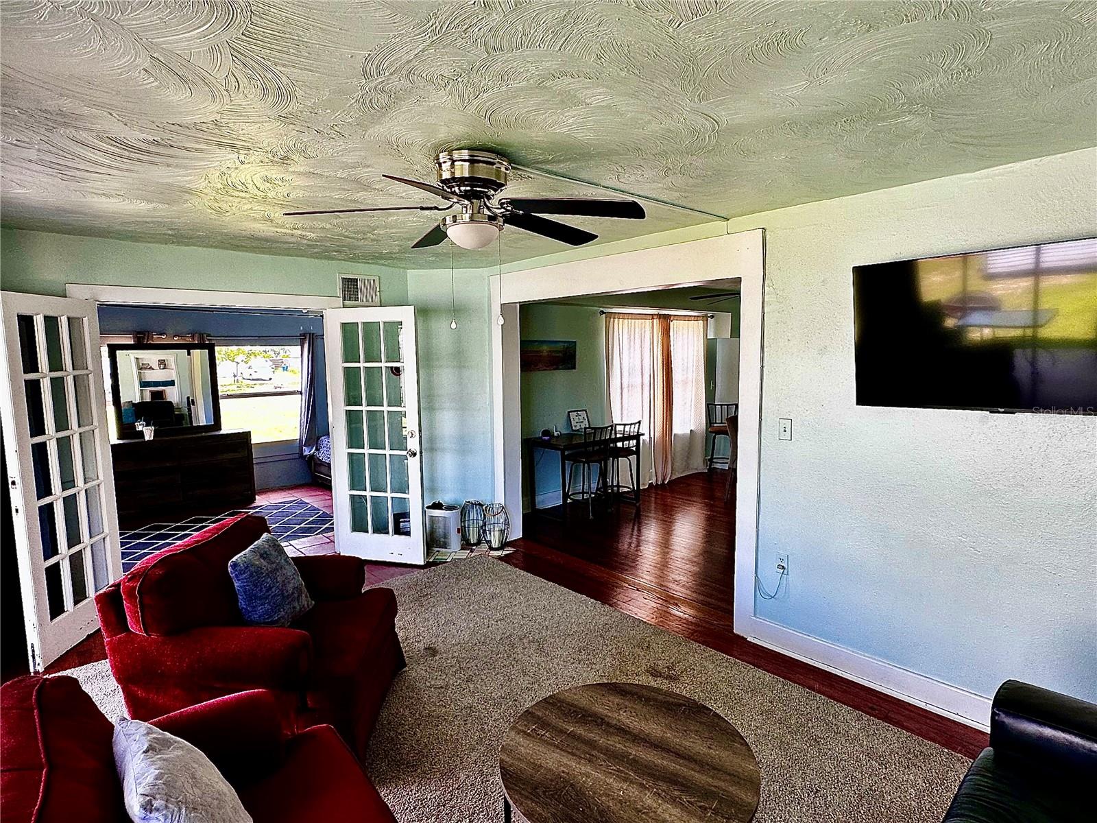 Image 11 of 24 For 3052 Alta Vista St