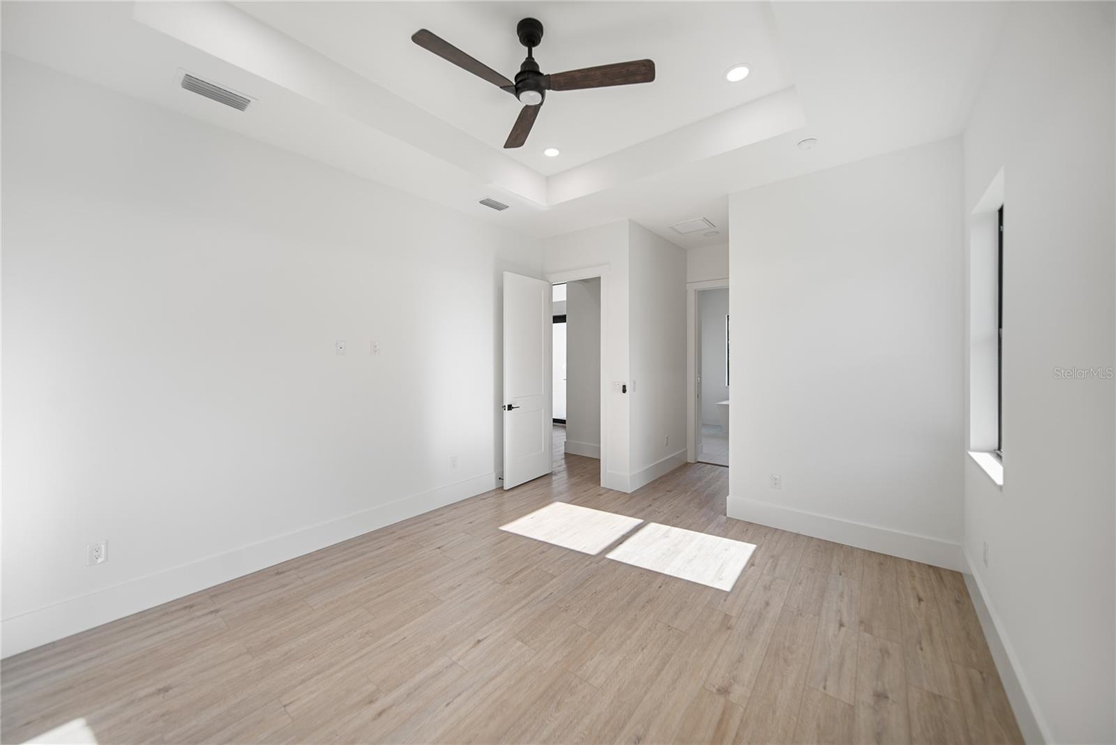 Image 36 of 76 For 14147 Marlin Avenue