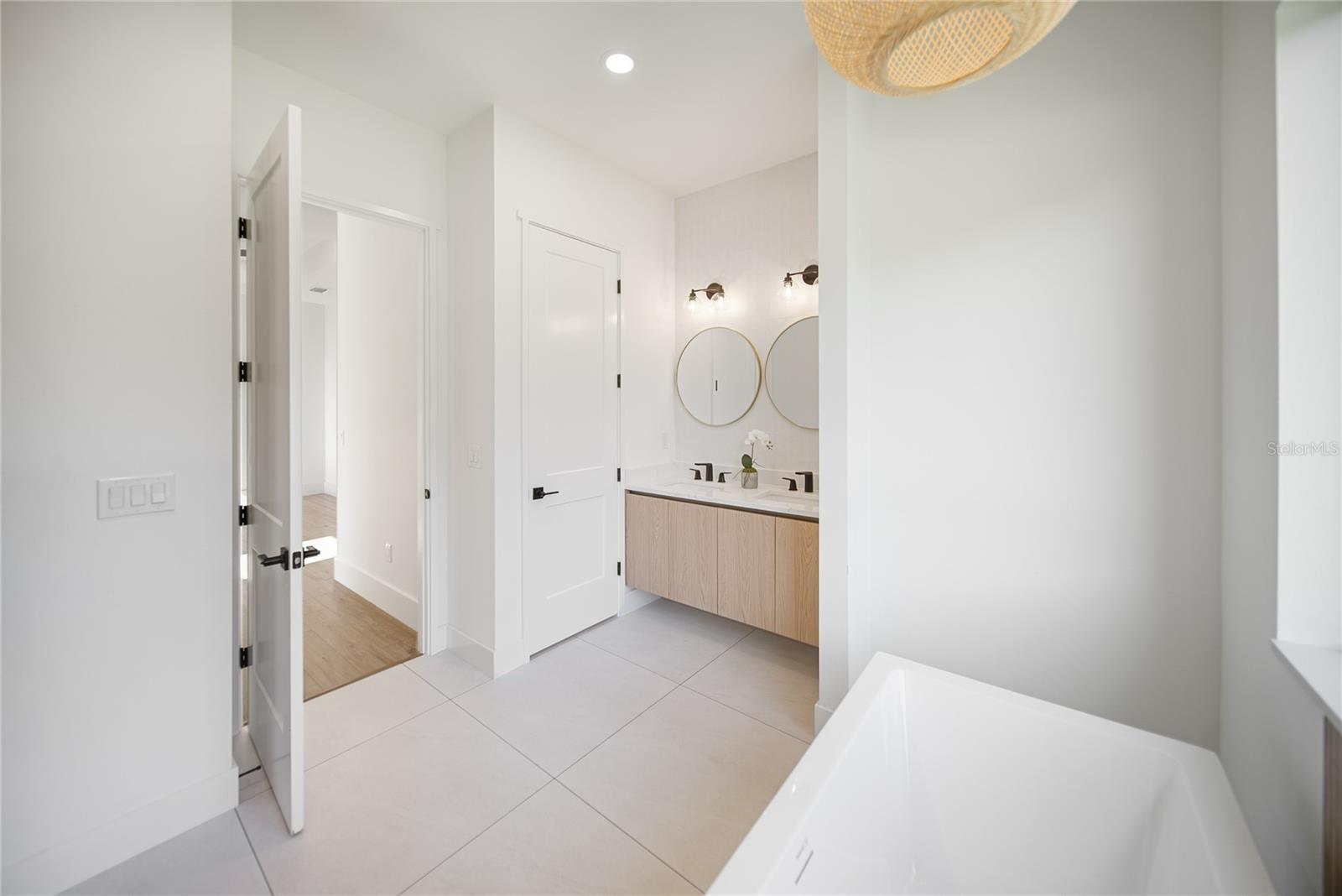 Image 39 of 76 For 14147 Marlin Avenue