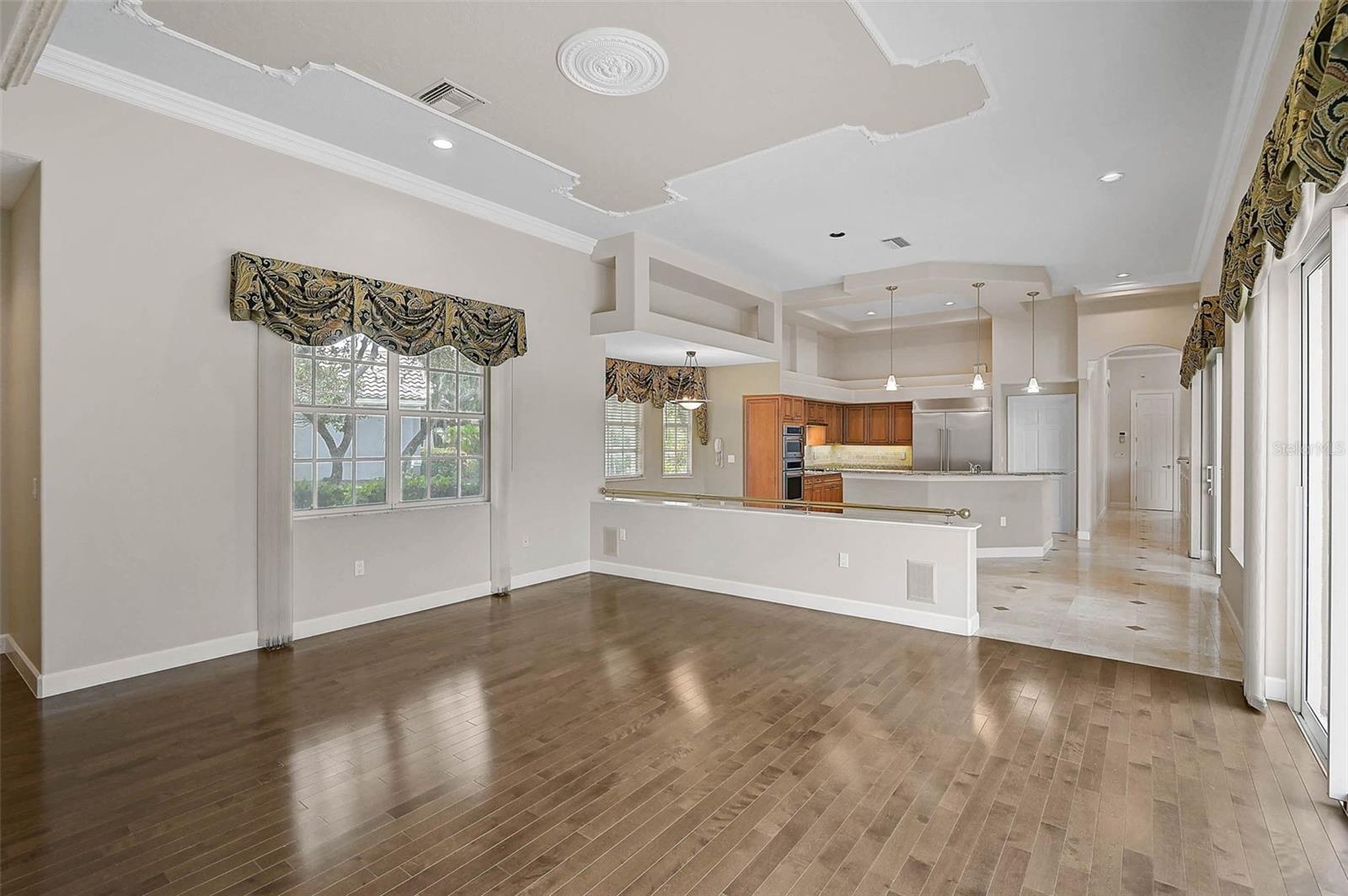 Image 14 of 51 For 852 Macewen Drive