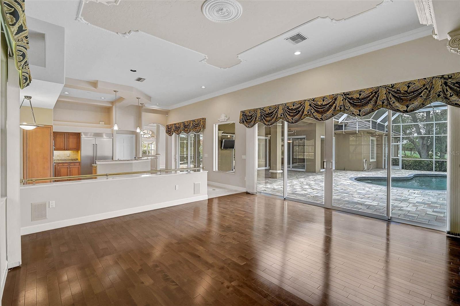 Image 15 of 51 For 852 Macewen Drive