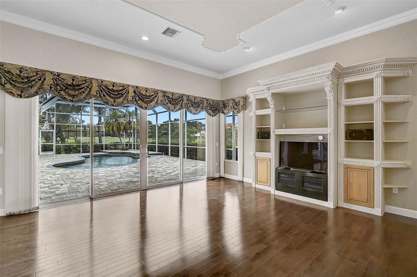 Image 16 of 51 For 852 Macewen Drive